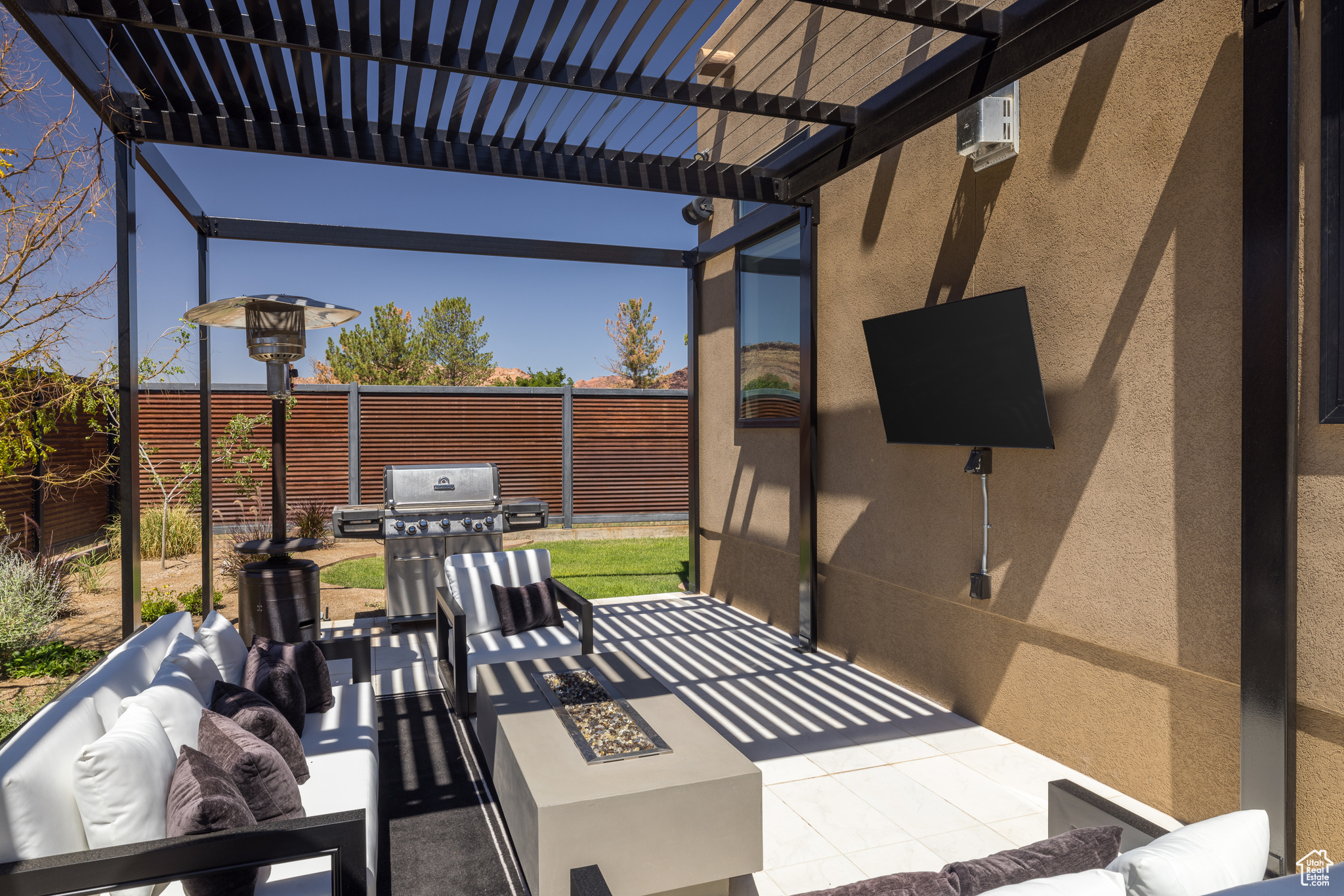 main property photo 36