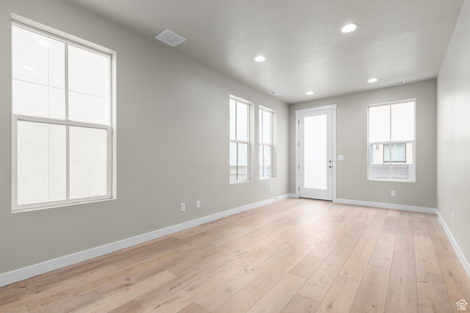 property viewer photo 4