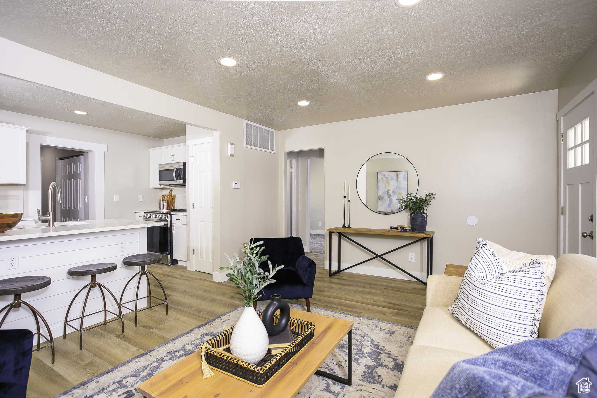 property viewer photo 2