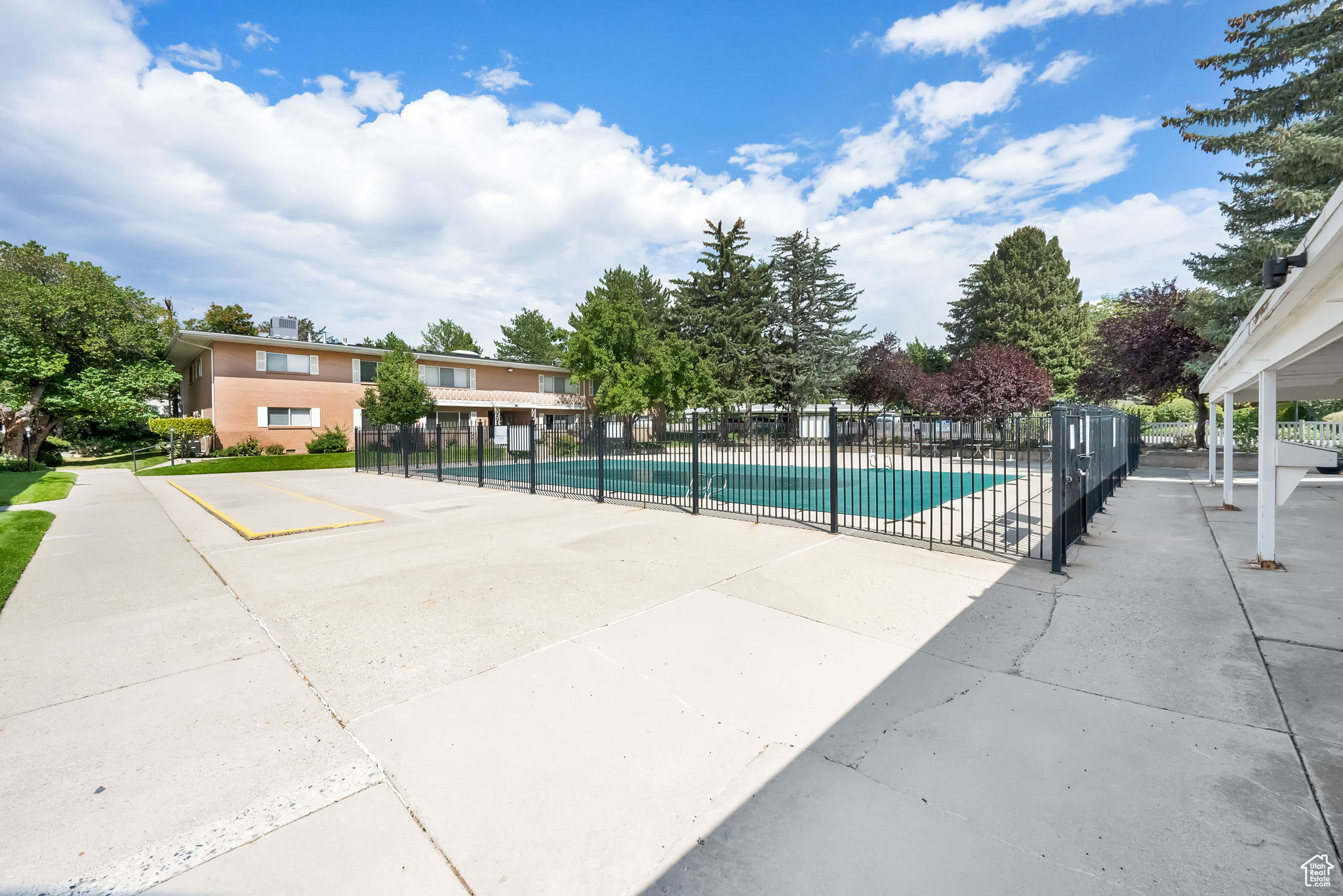main property photo 14