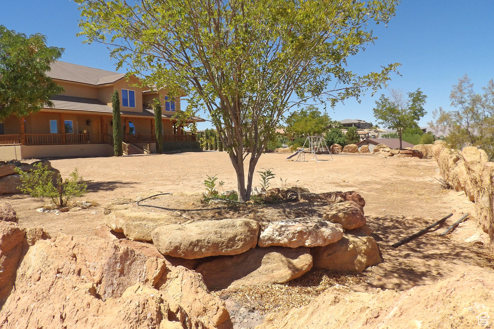 main property photo 11