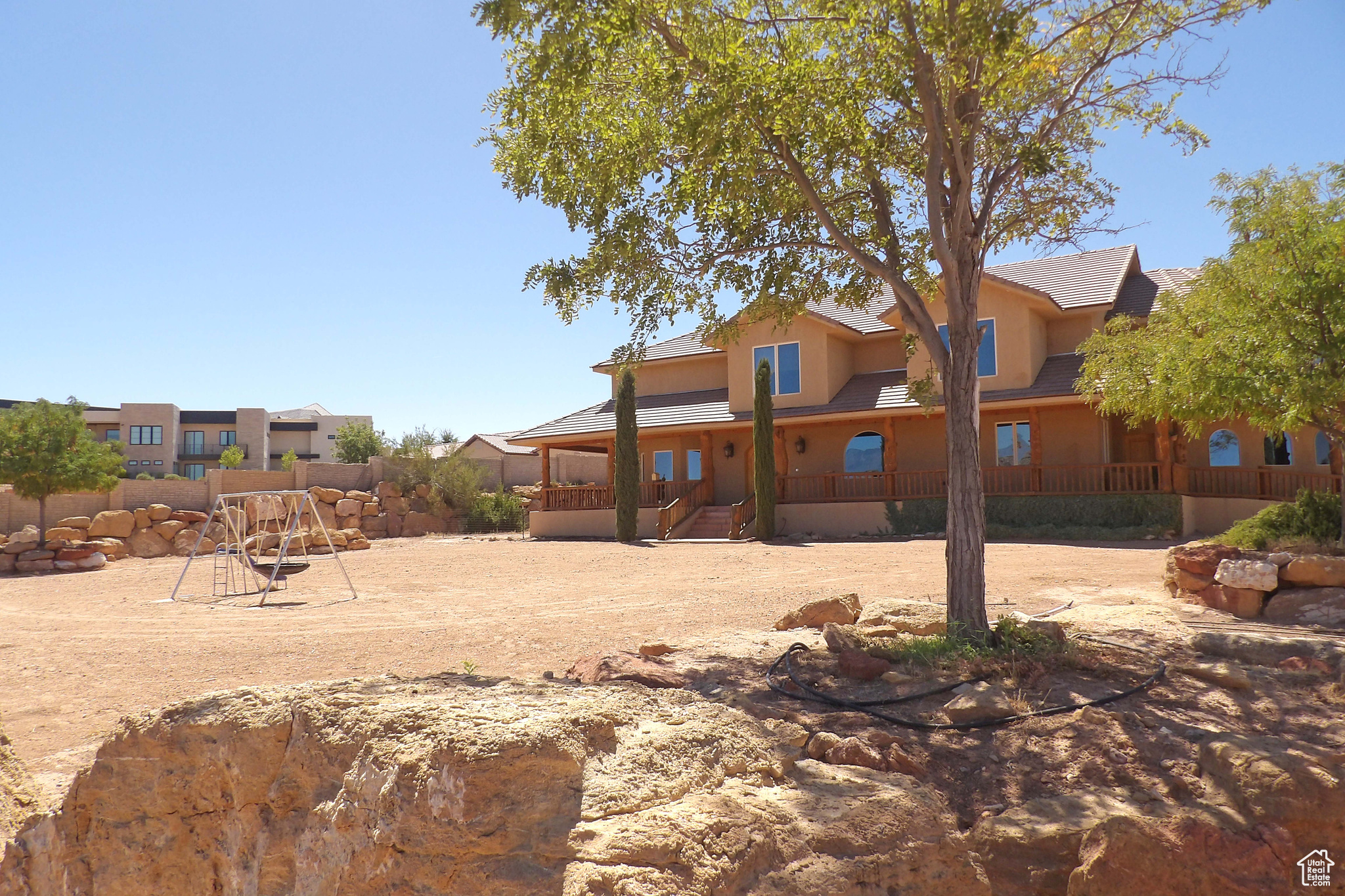 main property photo 9