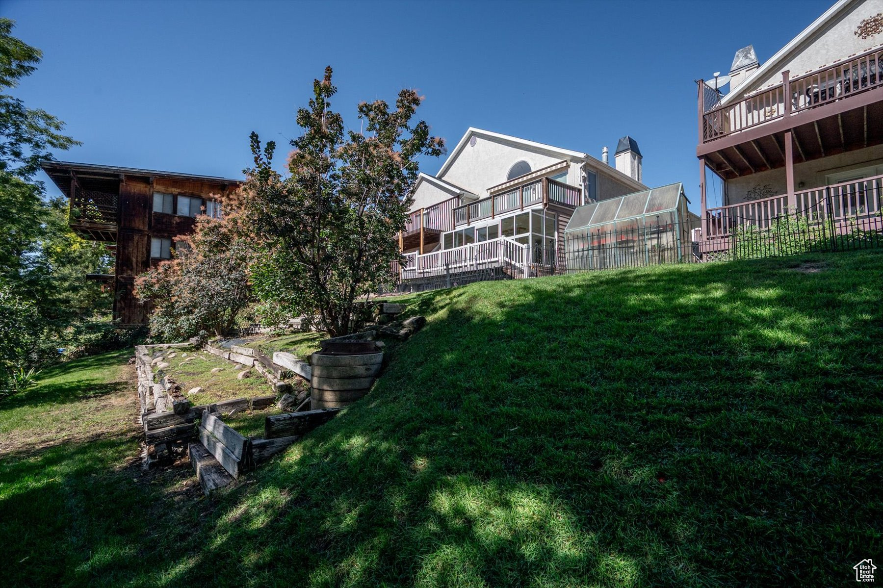 main property photo 13