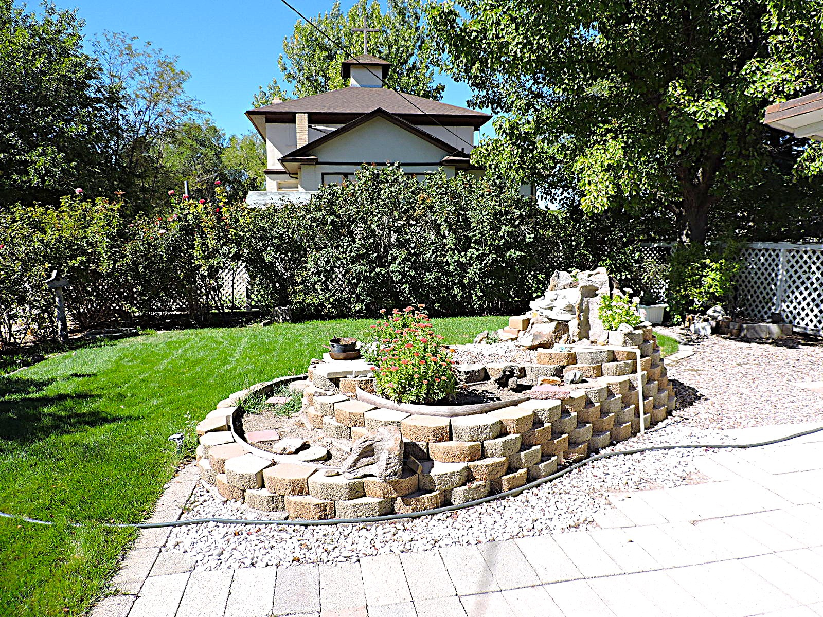 main property photo 28