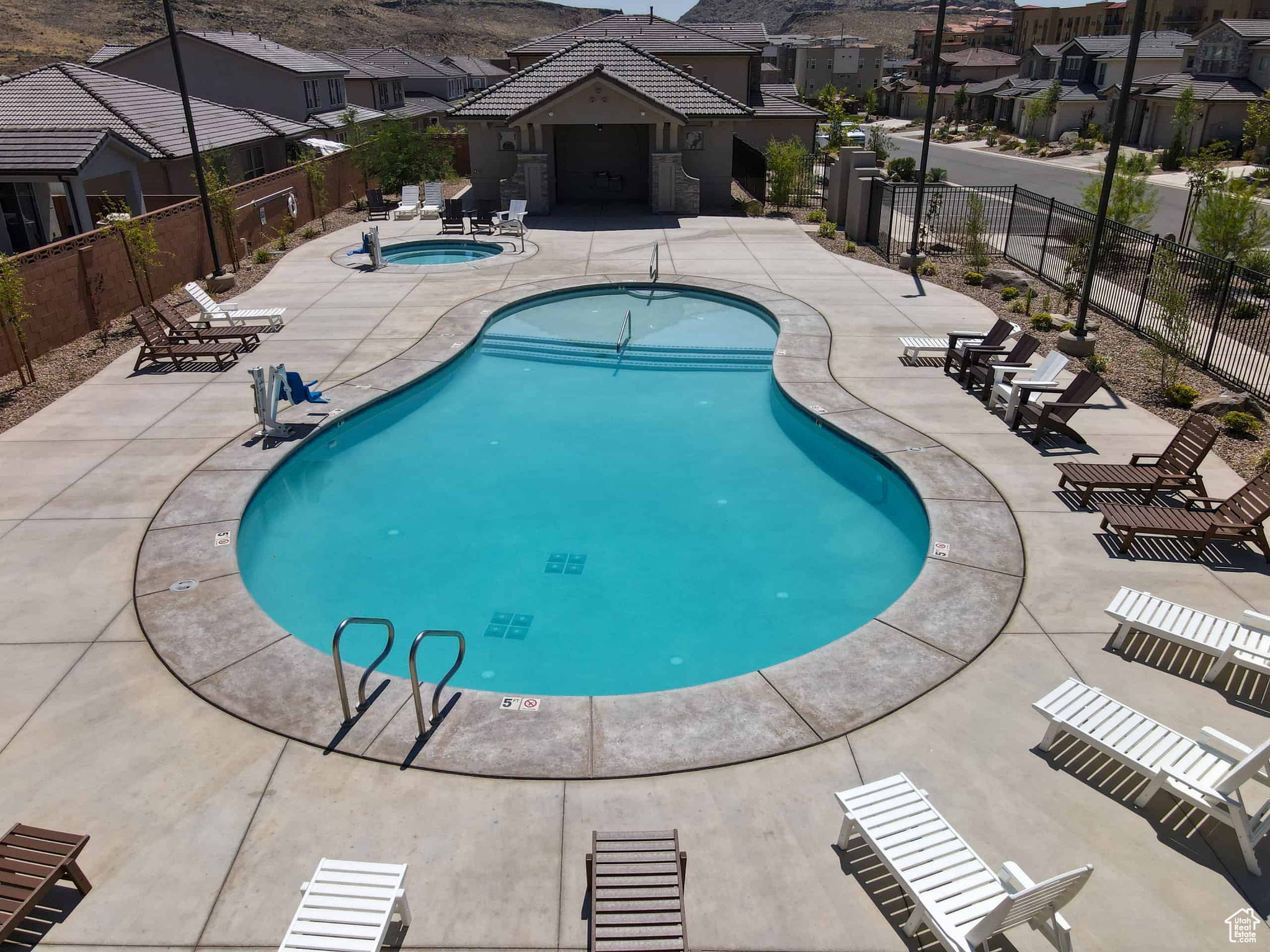 main property photo 22