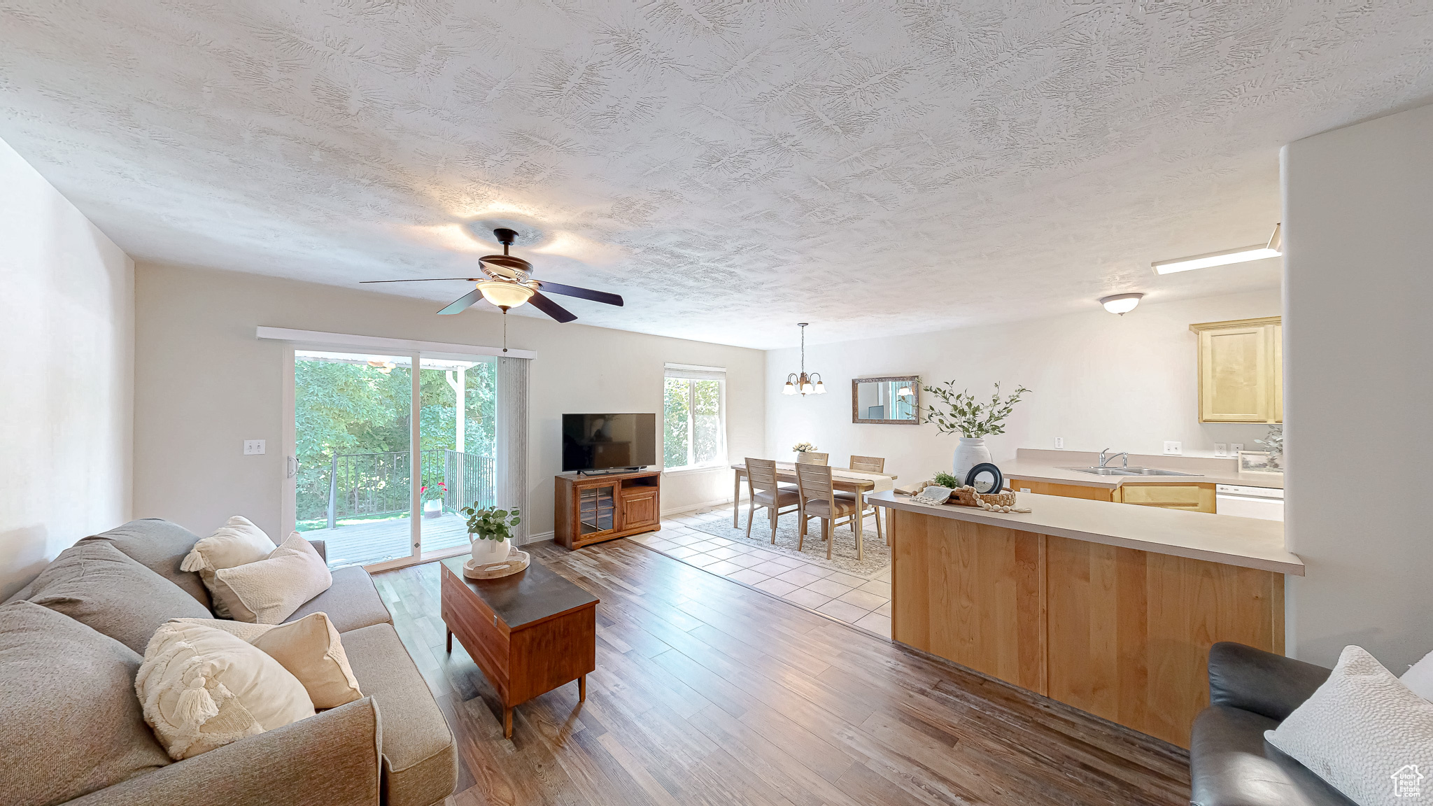 property viewer photo 2
