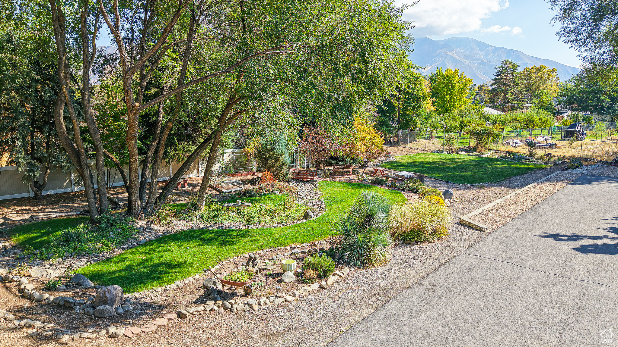 property viewer photo 36