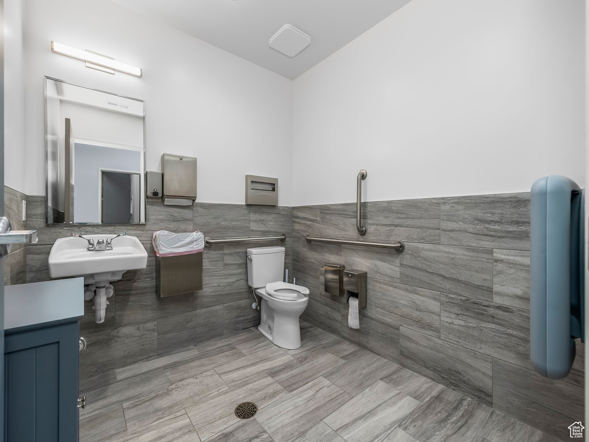 main property photo 9
