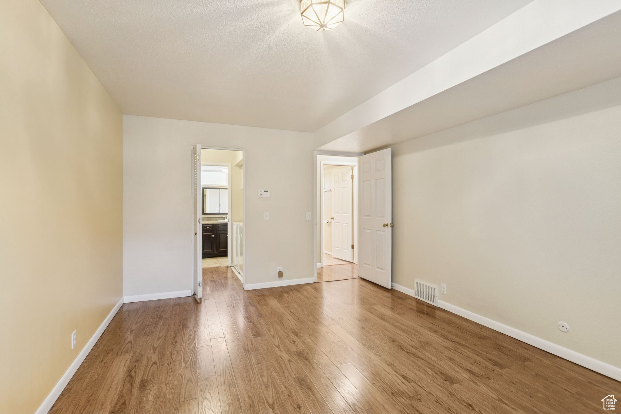 property viewer photo 10