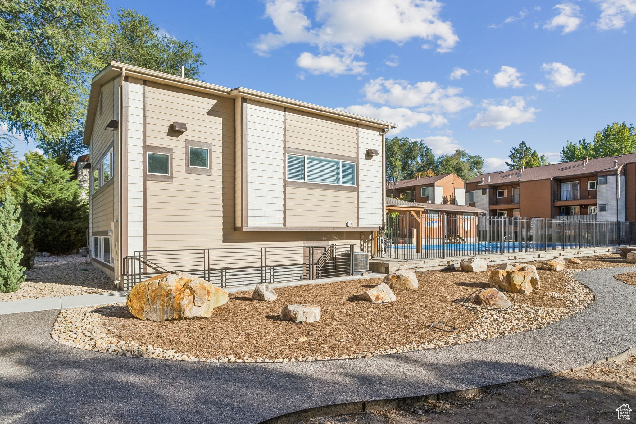 property viewer photo 24