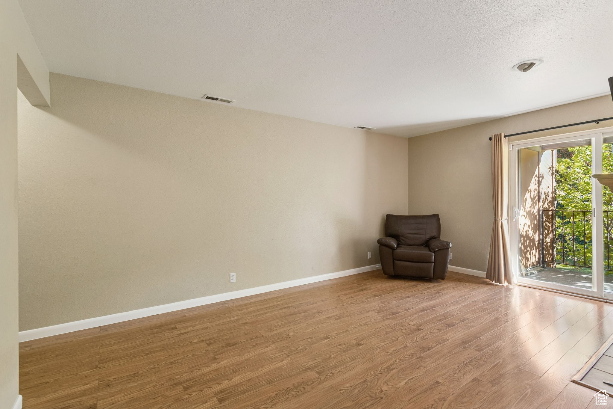 property viewer photo 3