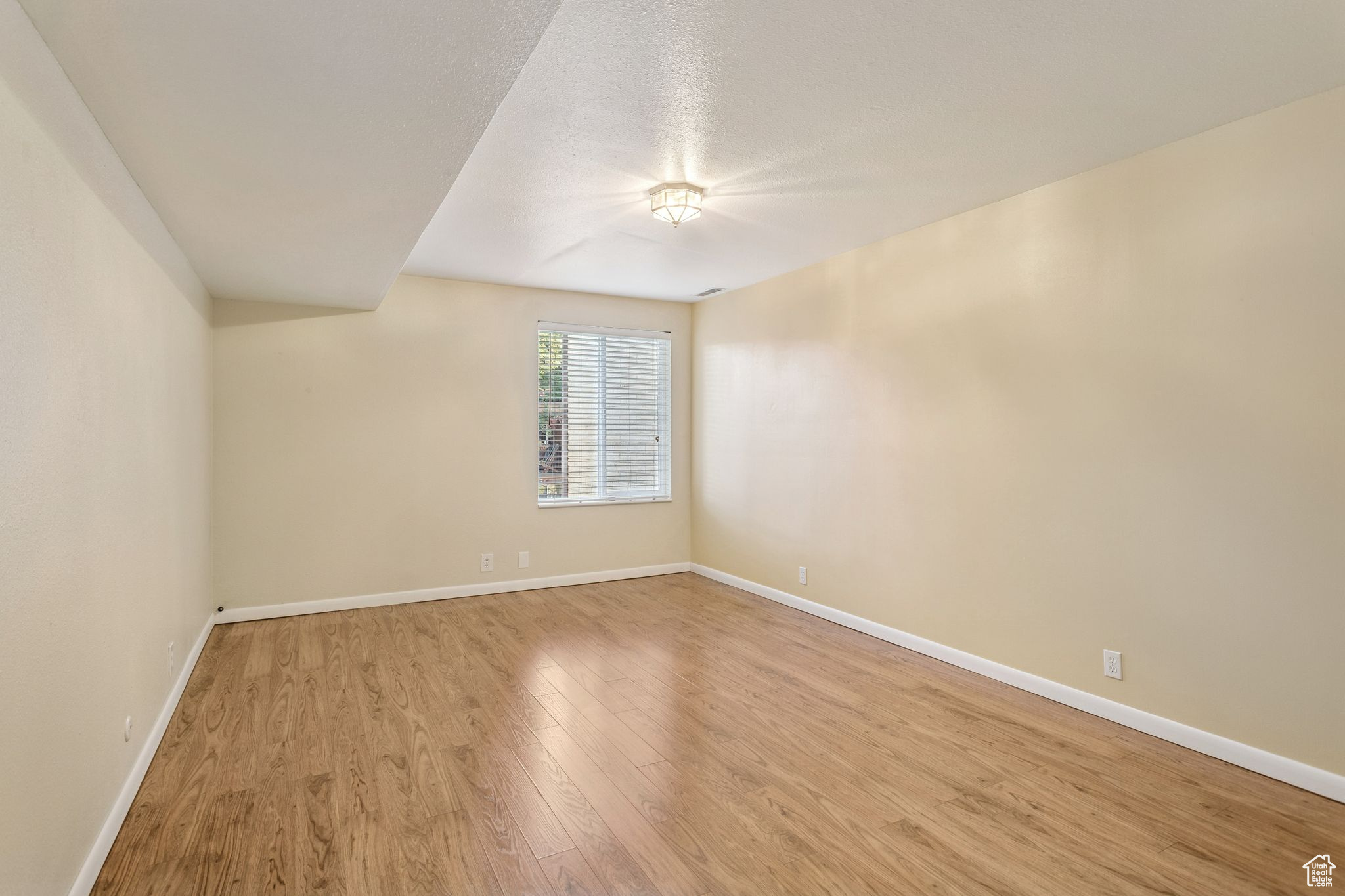 property viewer photo 9