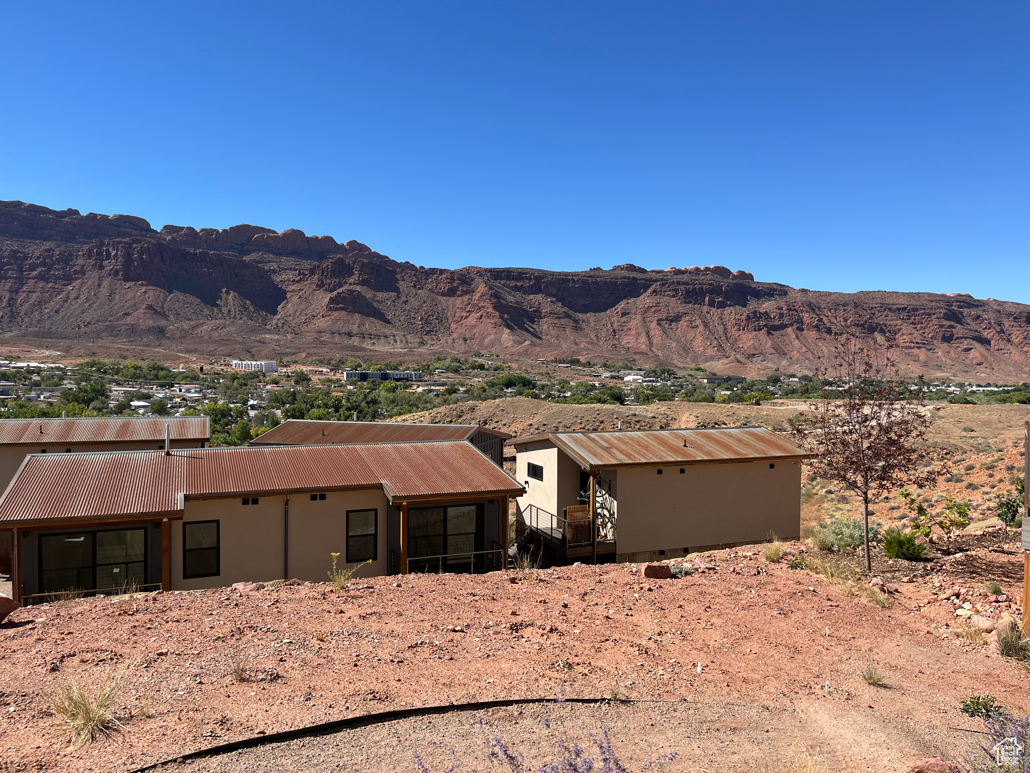 main property photo 30