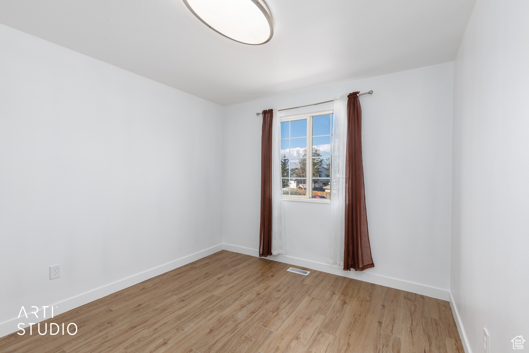 property viewer photo 20