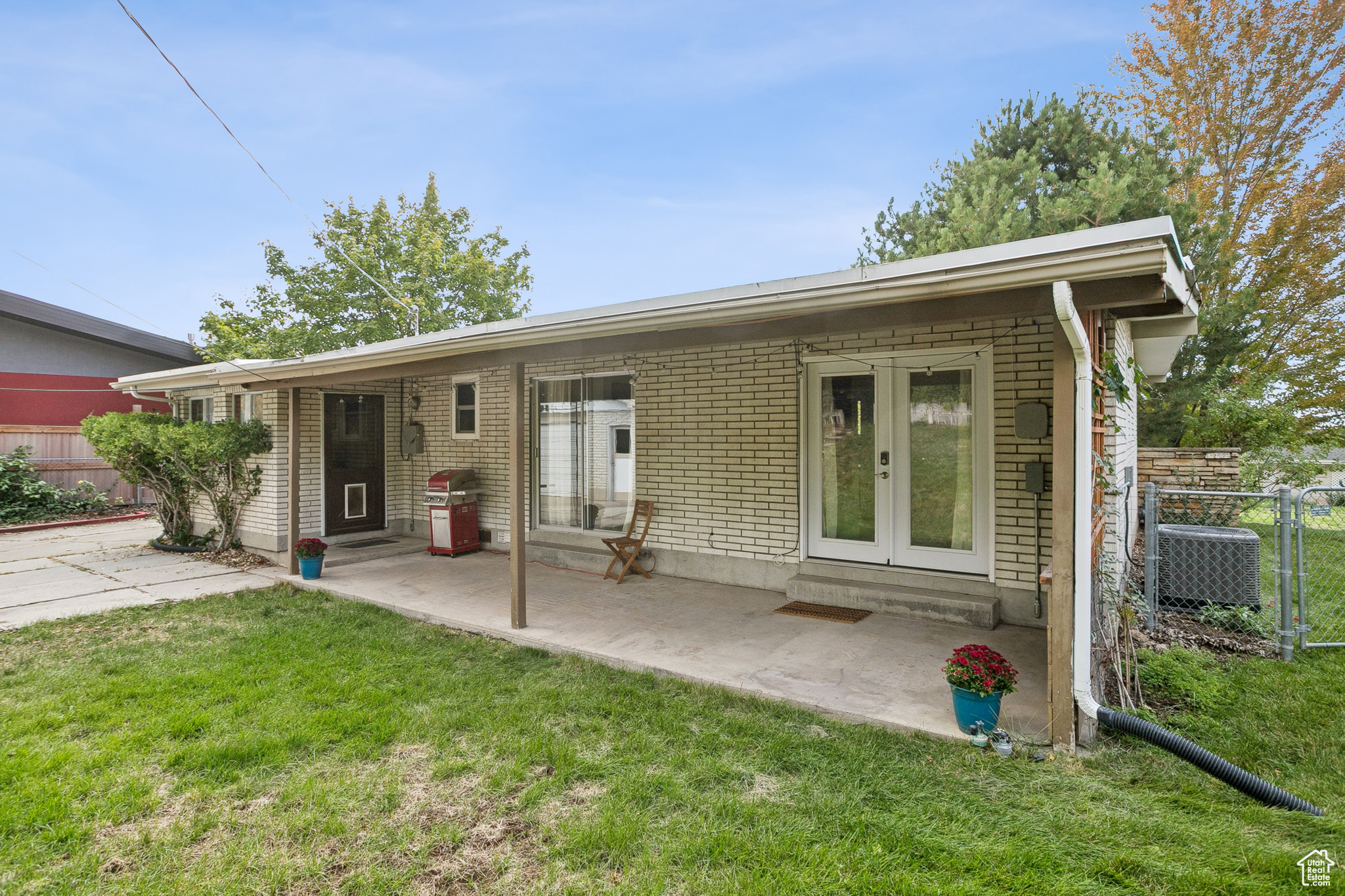 main property photo 28