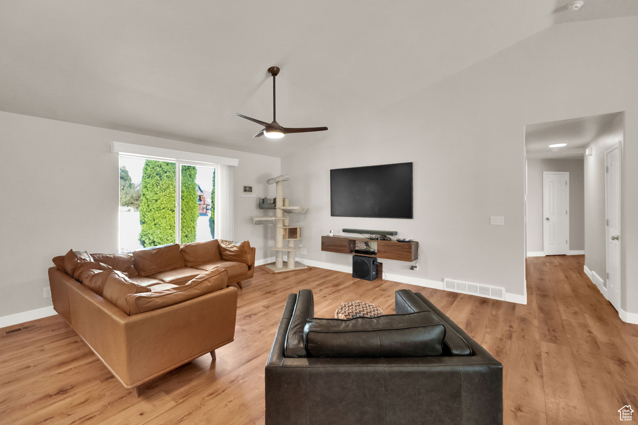 property viewer photo 7