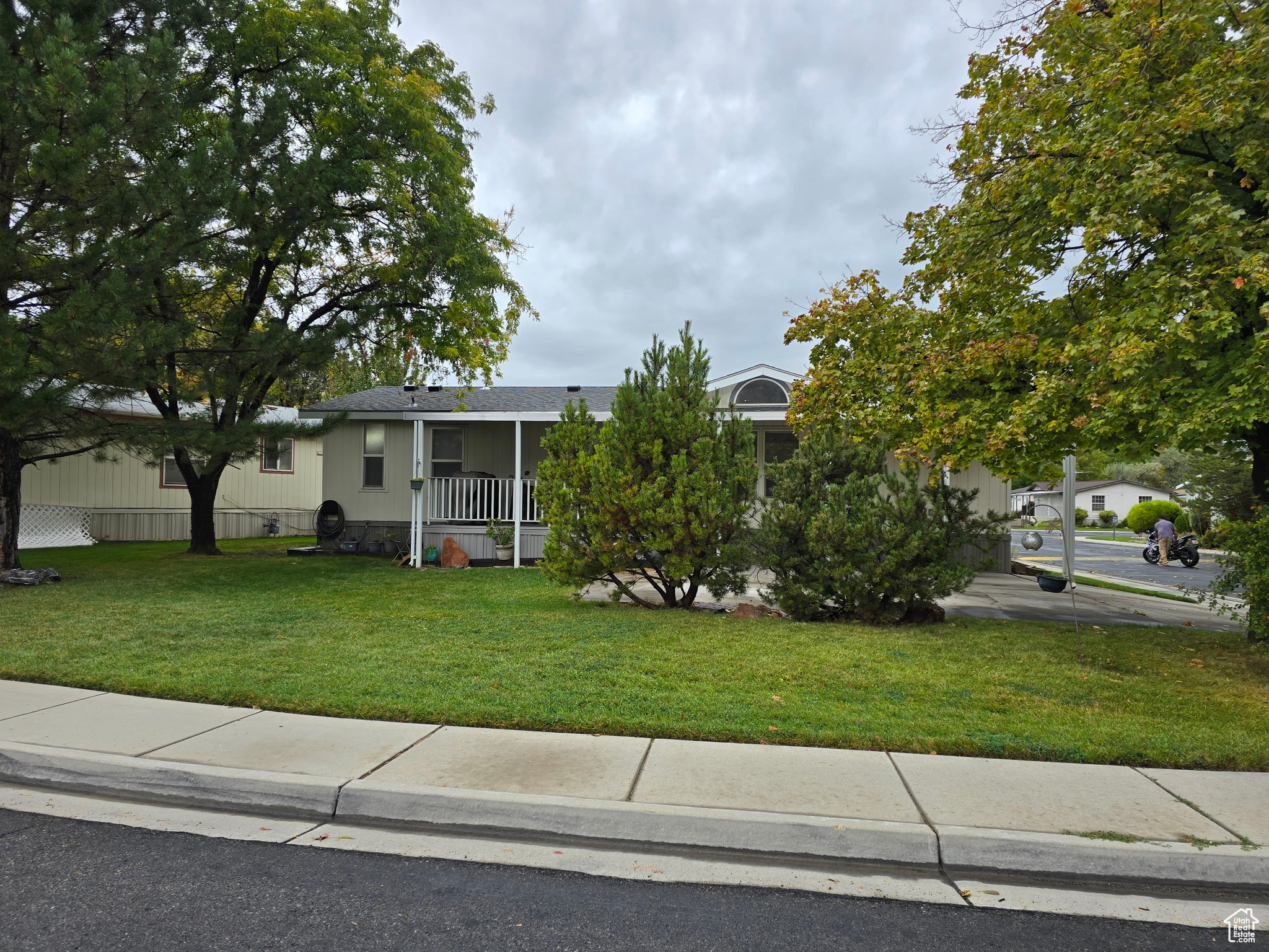 main property photo 28