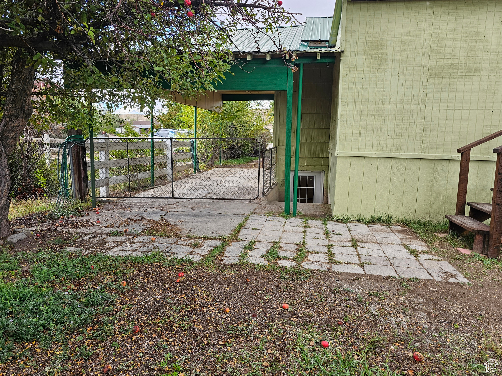 main property photo 28