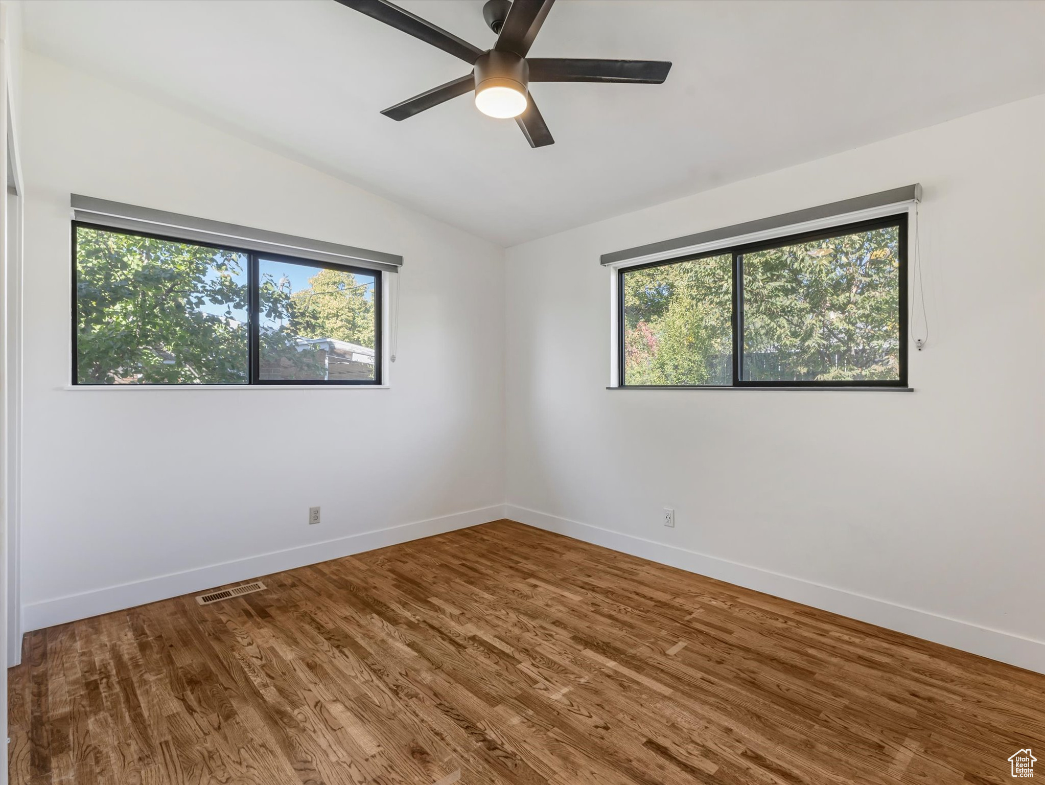 property viewer photo 12