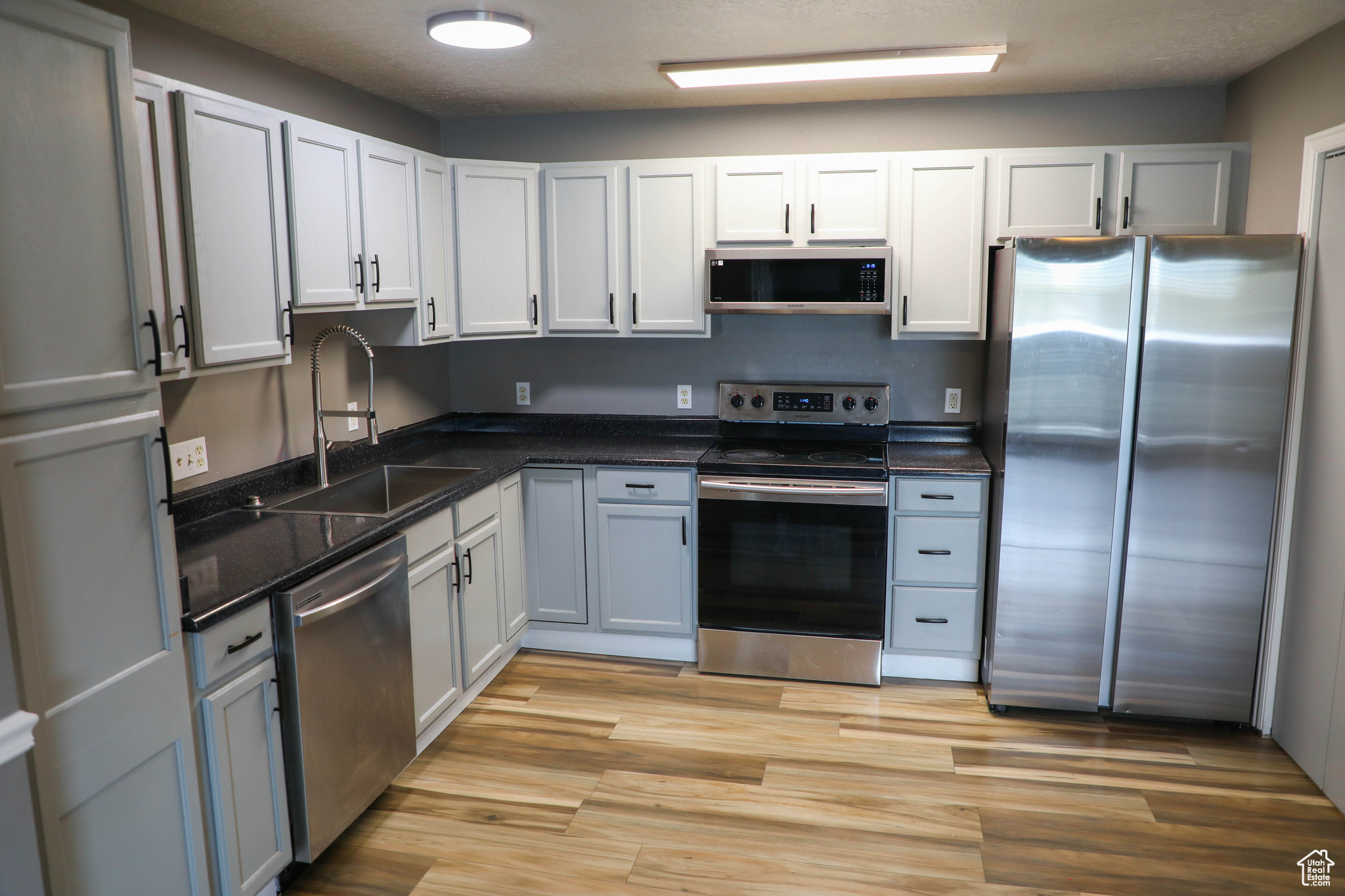 property viewer photo 1