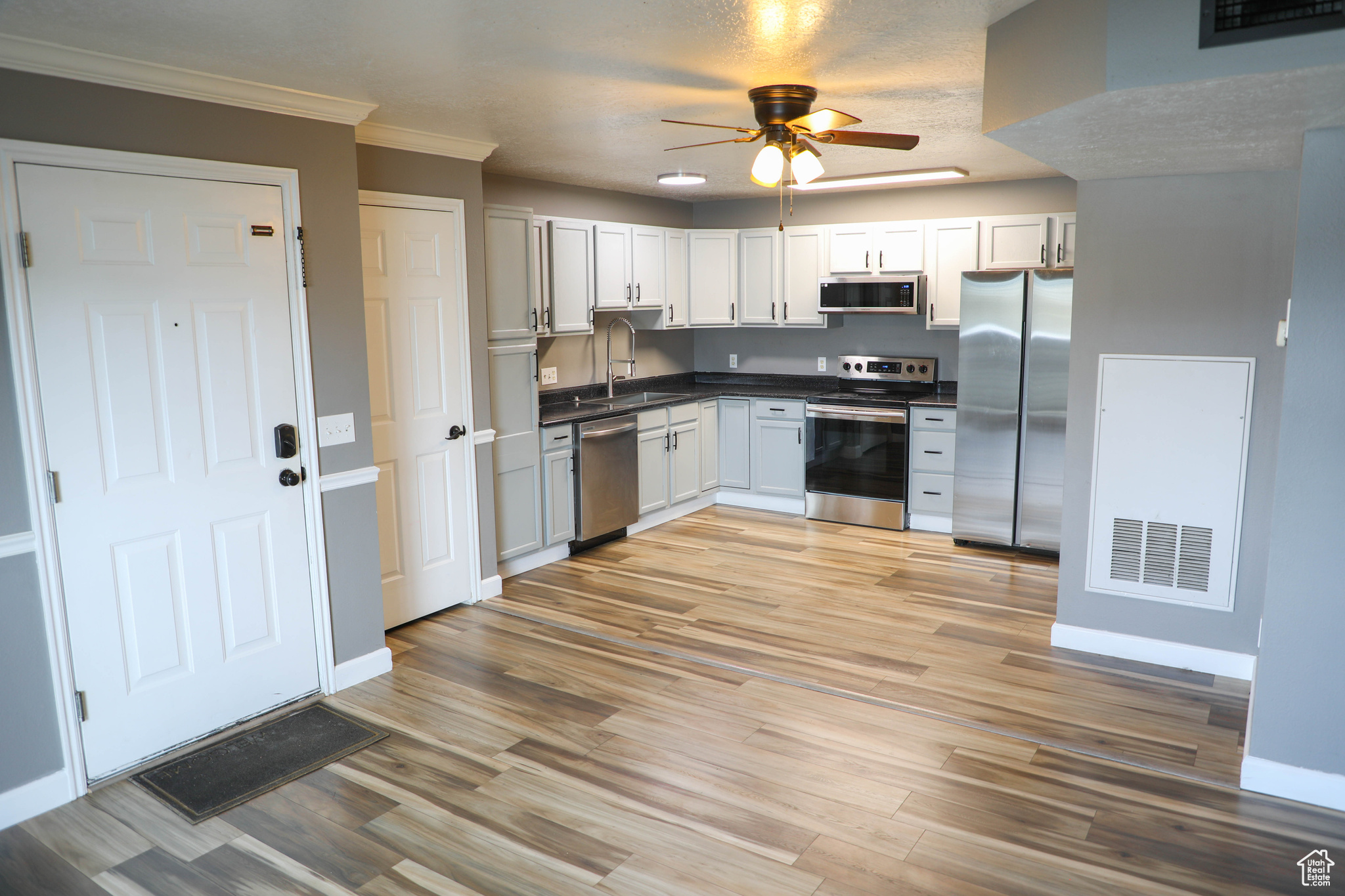 property viewer photo 2