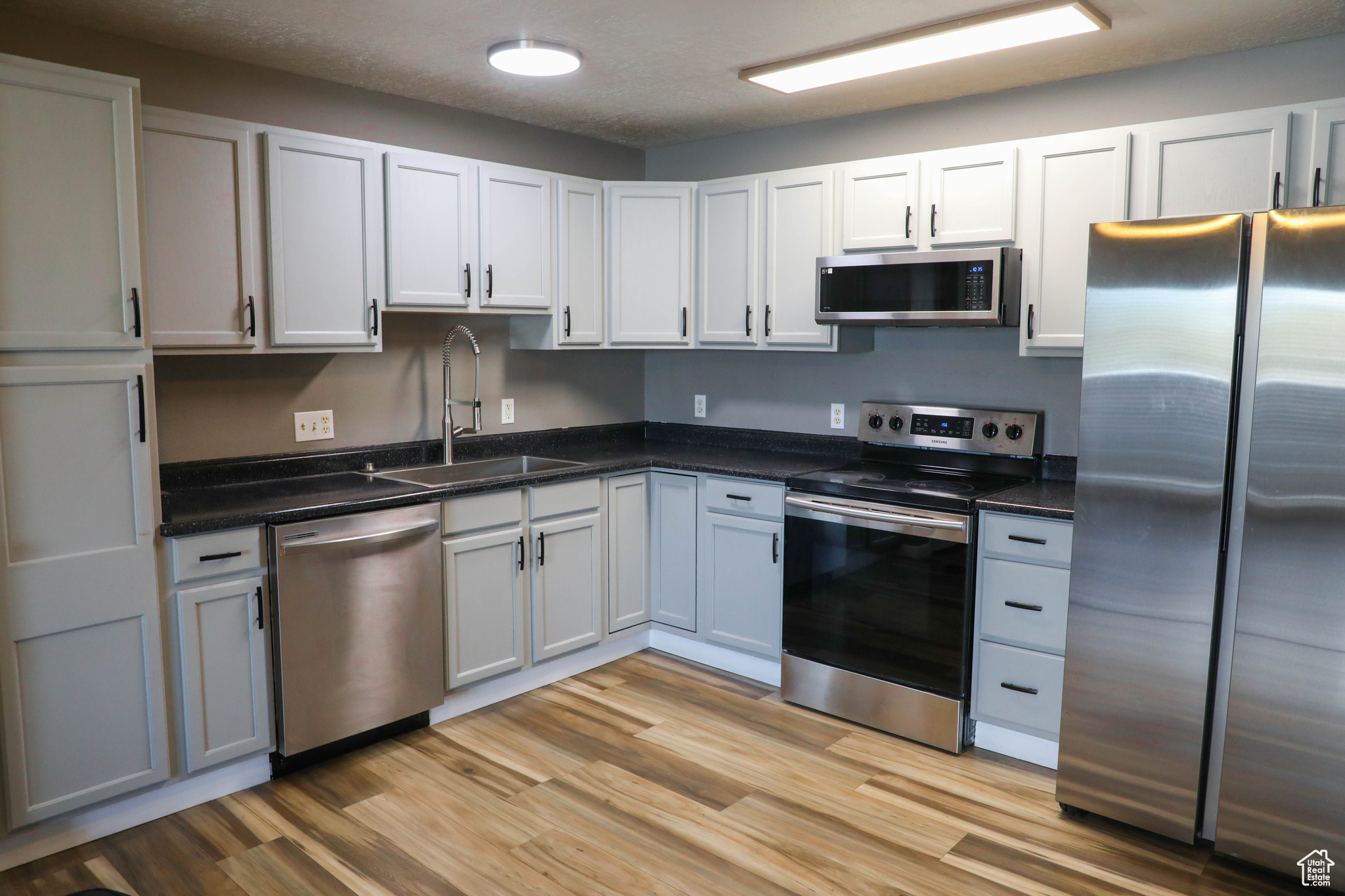 property viewer photo 4