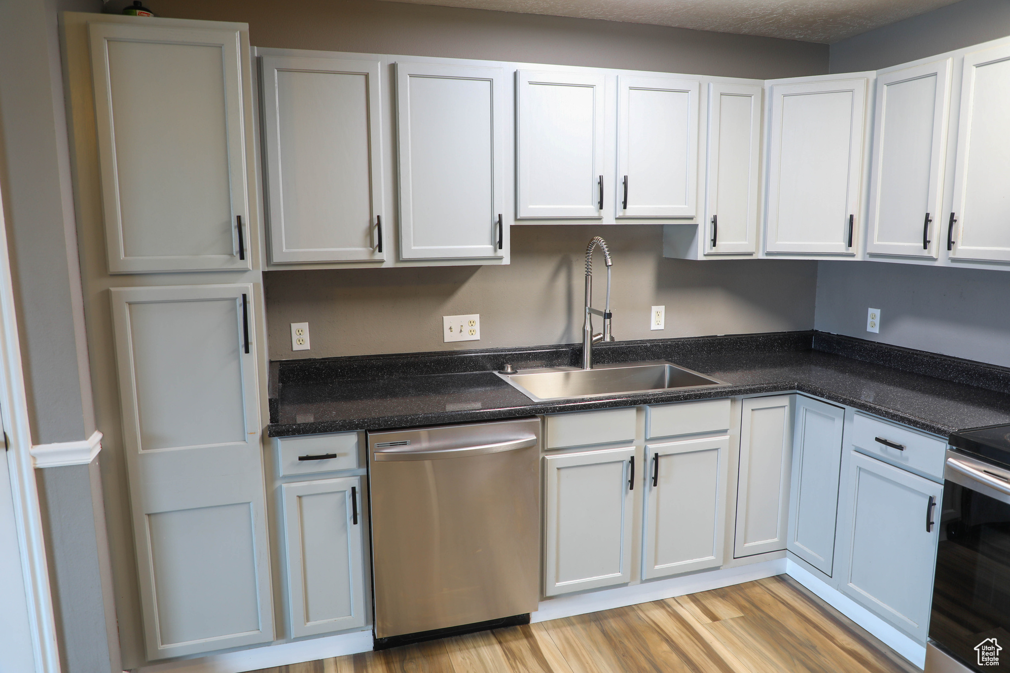 property viewer photo 5