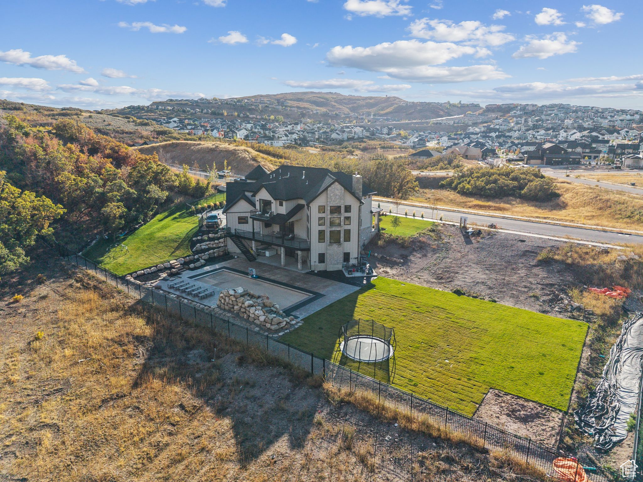main property photo 8