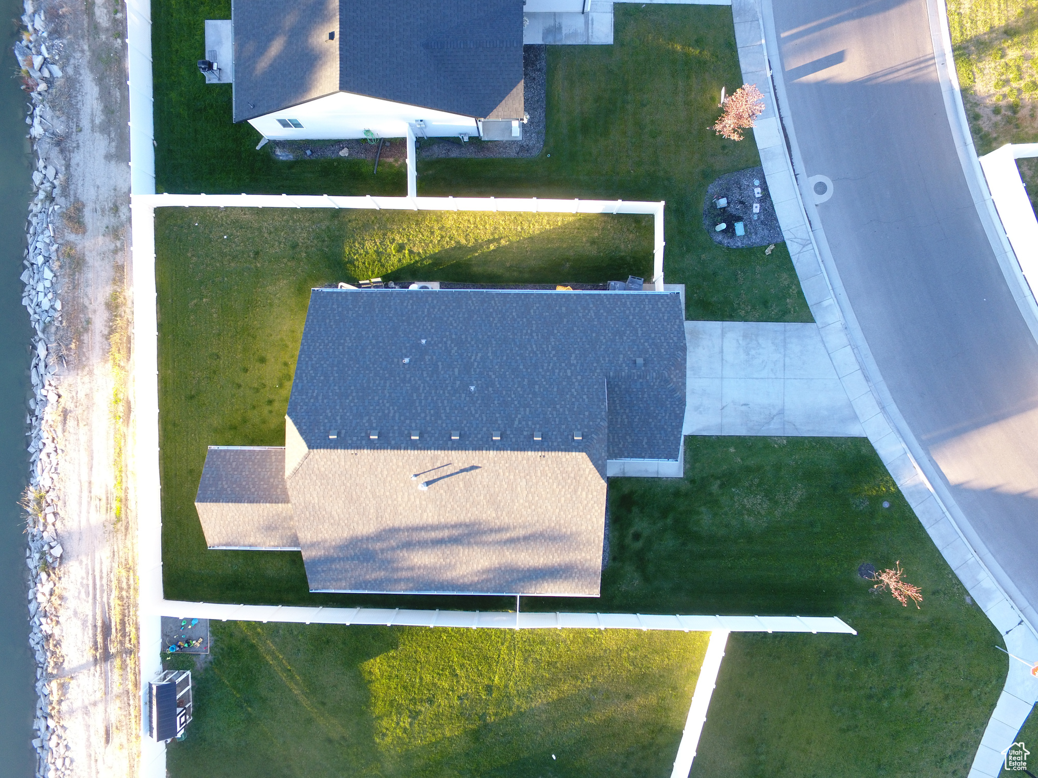 main property photo 17
