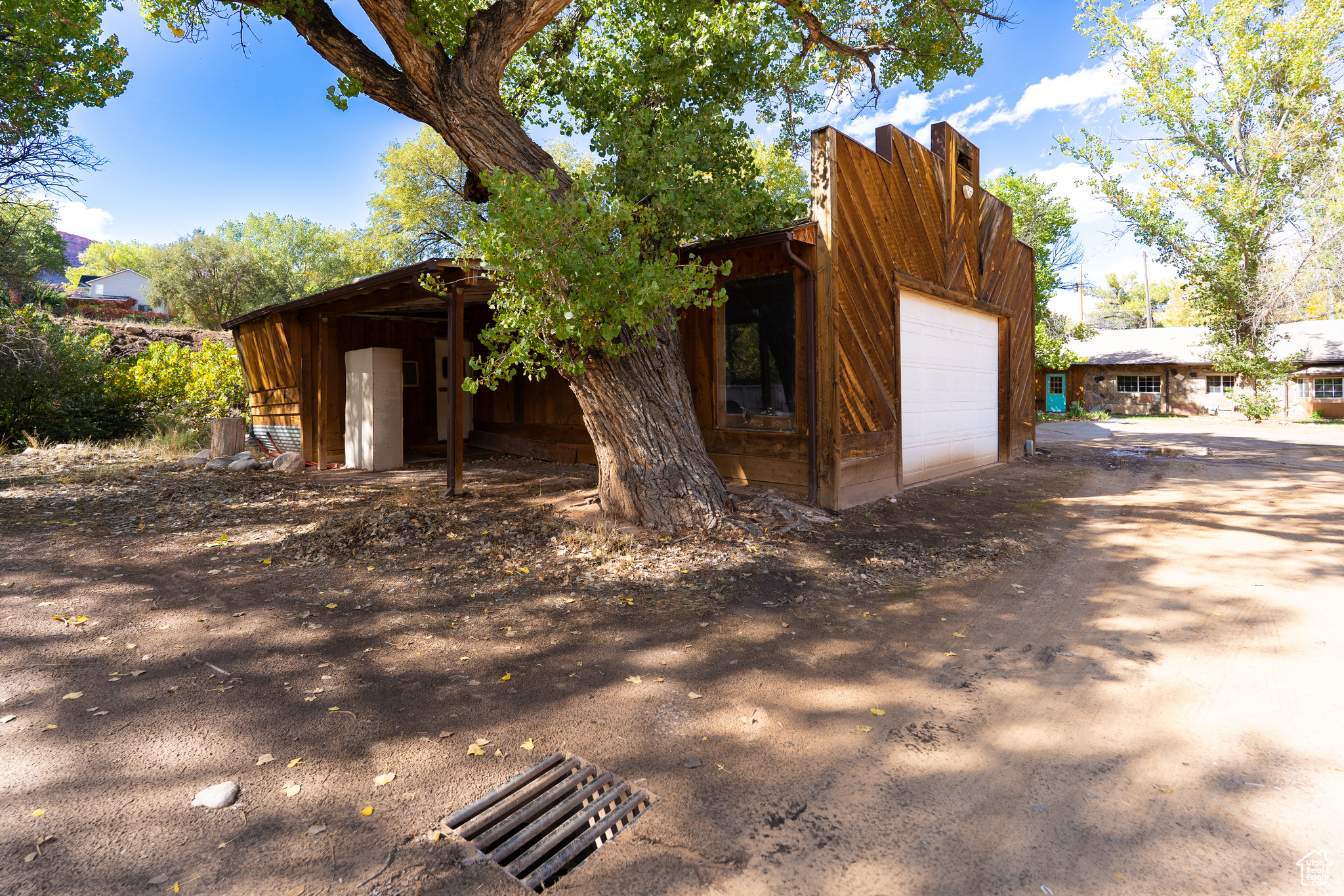 main property photo 50