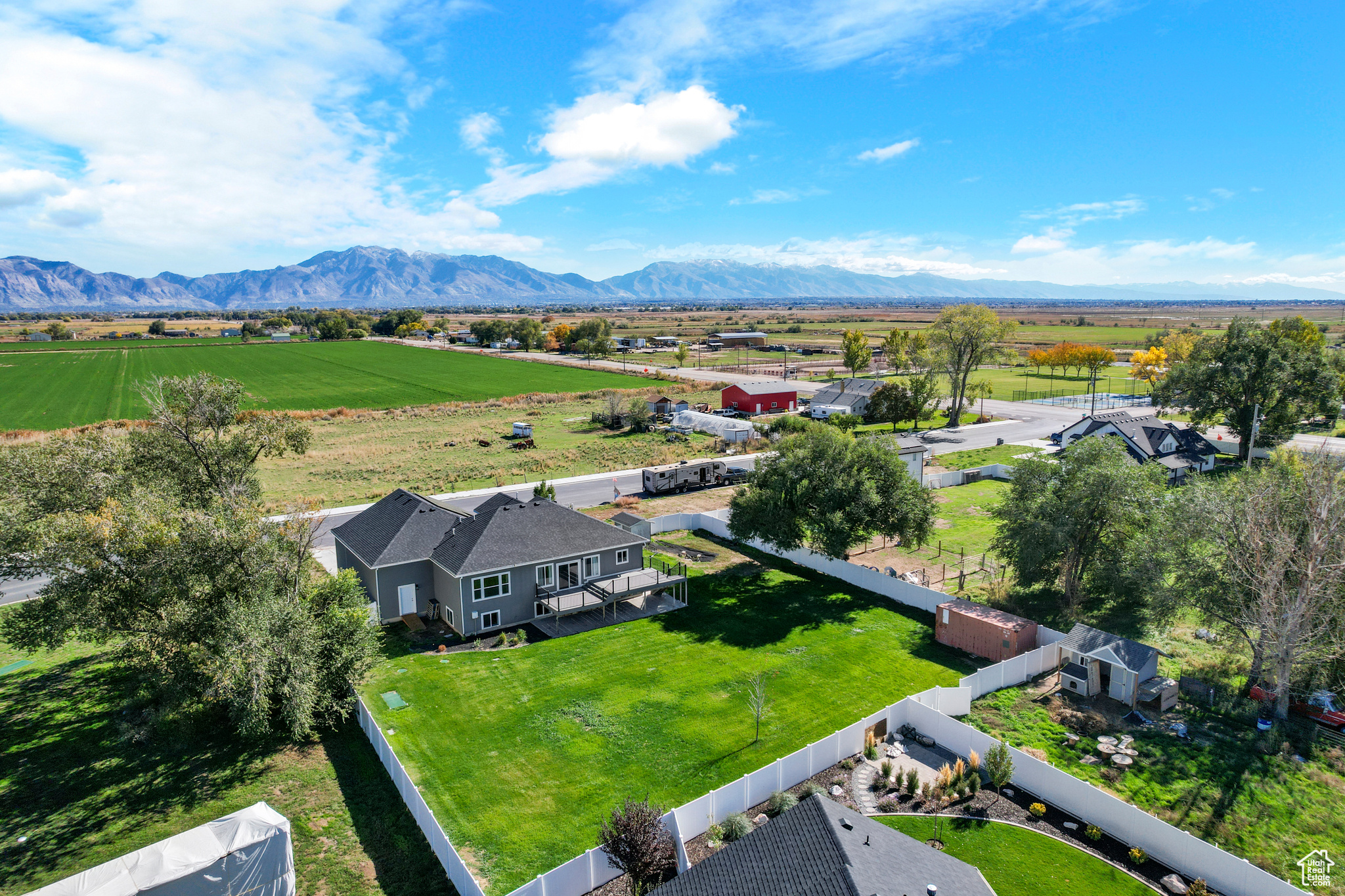 main property photo 28