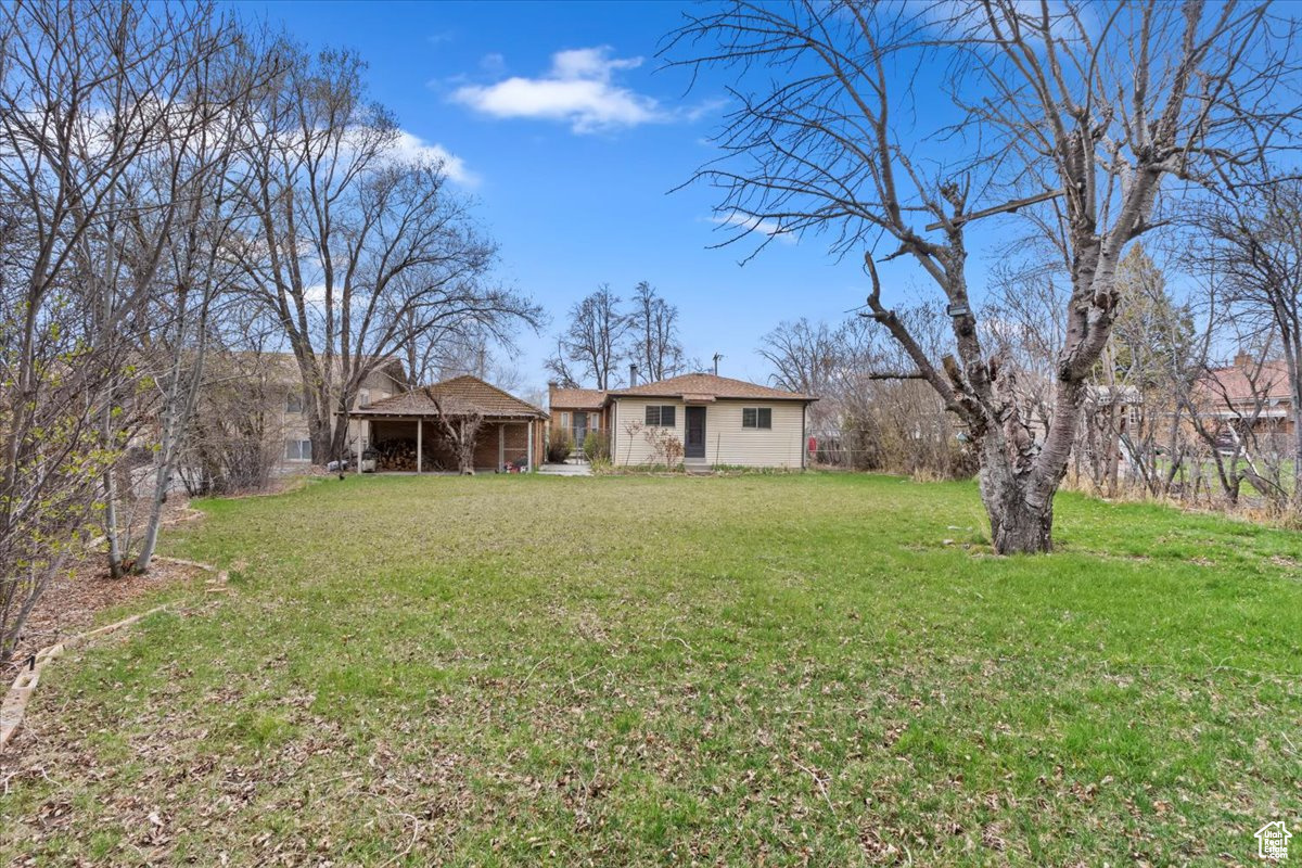 main property photo 28