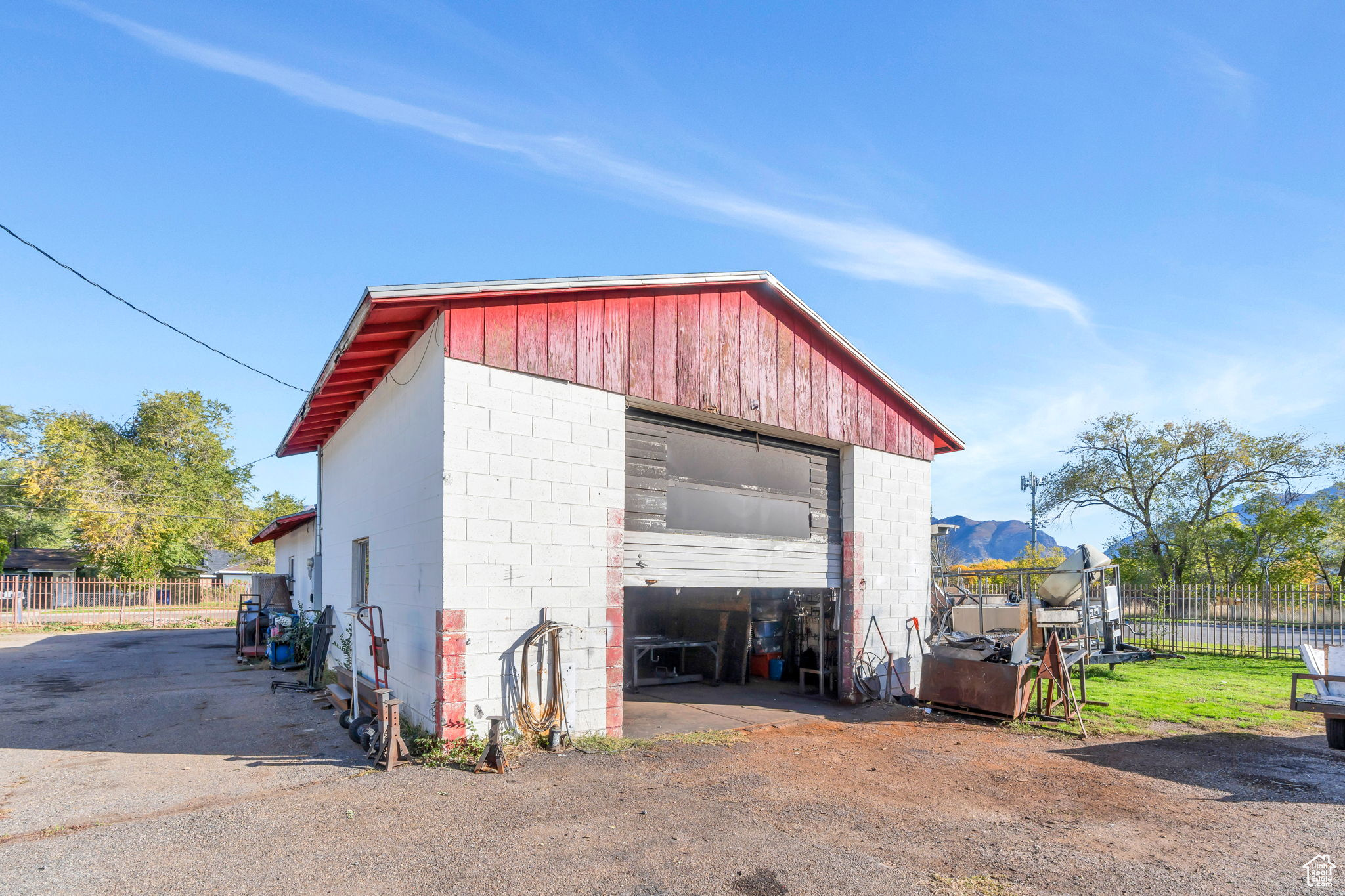 main property photo 16