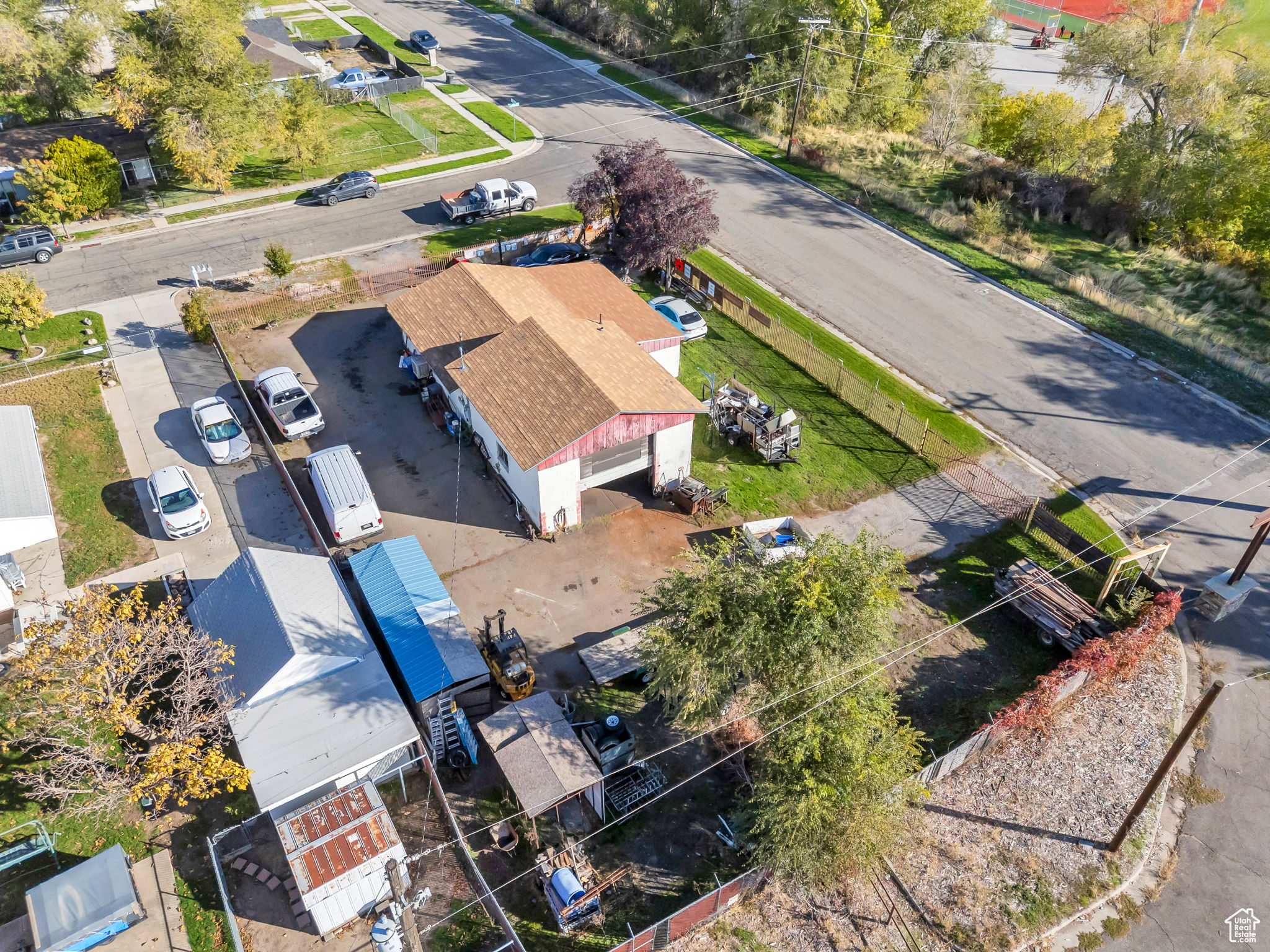 main property photo 28