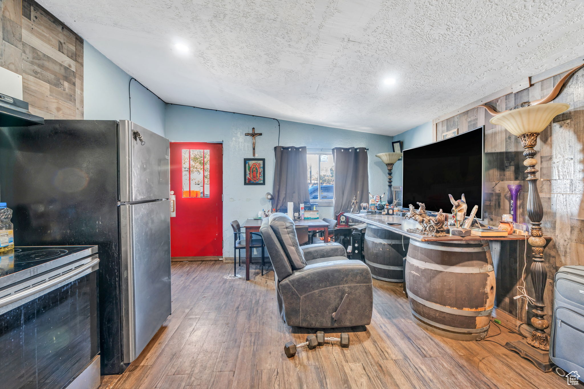 main property photo 8