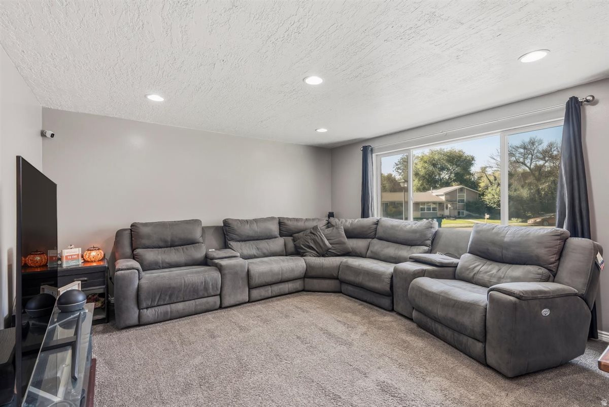 property viewer photo 3