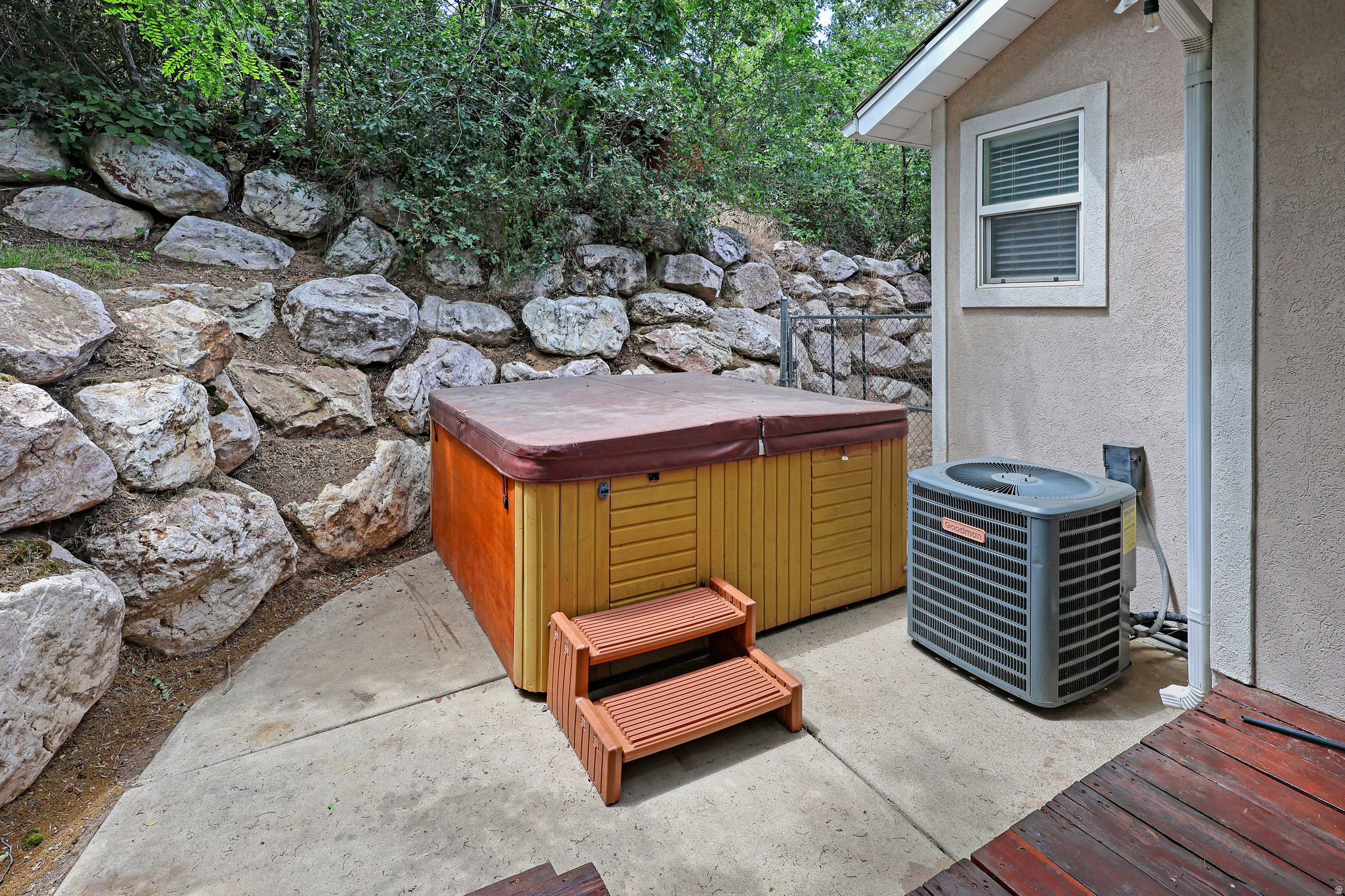 main property photo 25