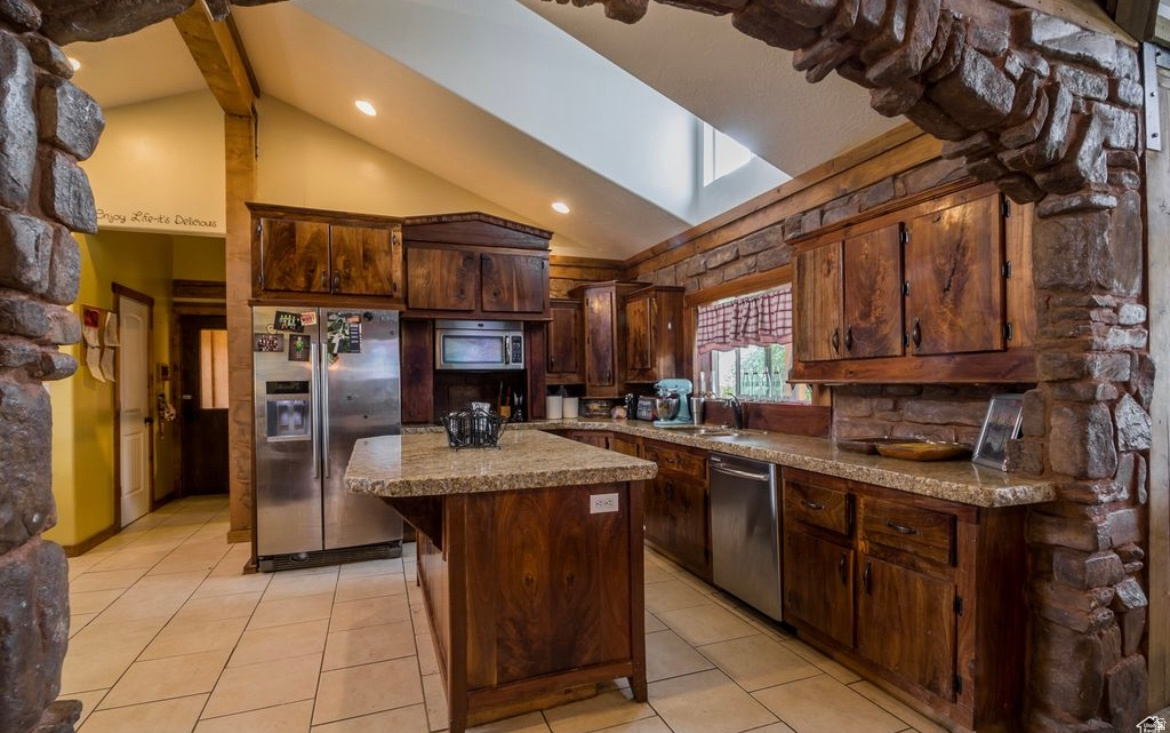 main property photo 6