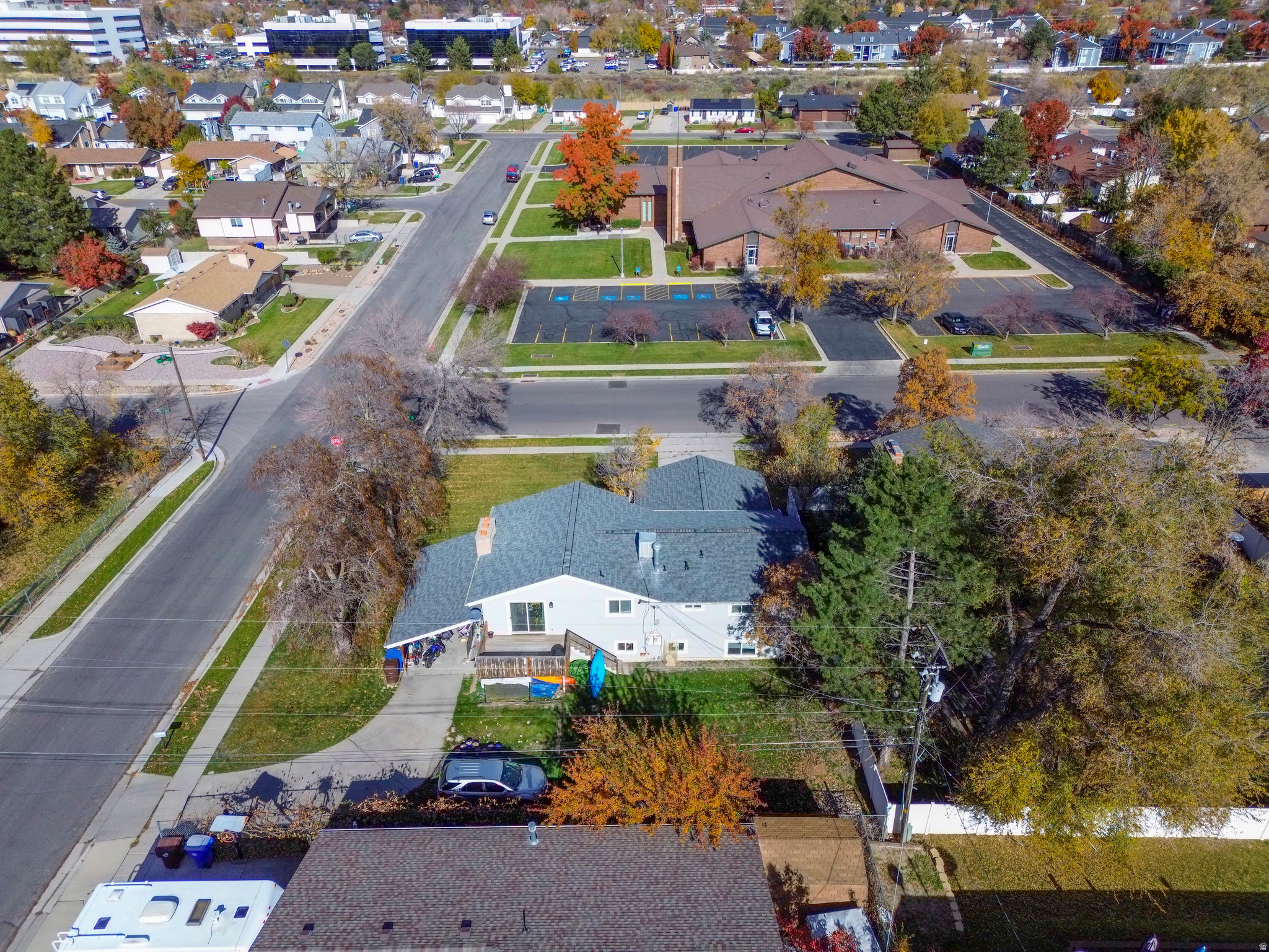 main property photo 16