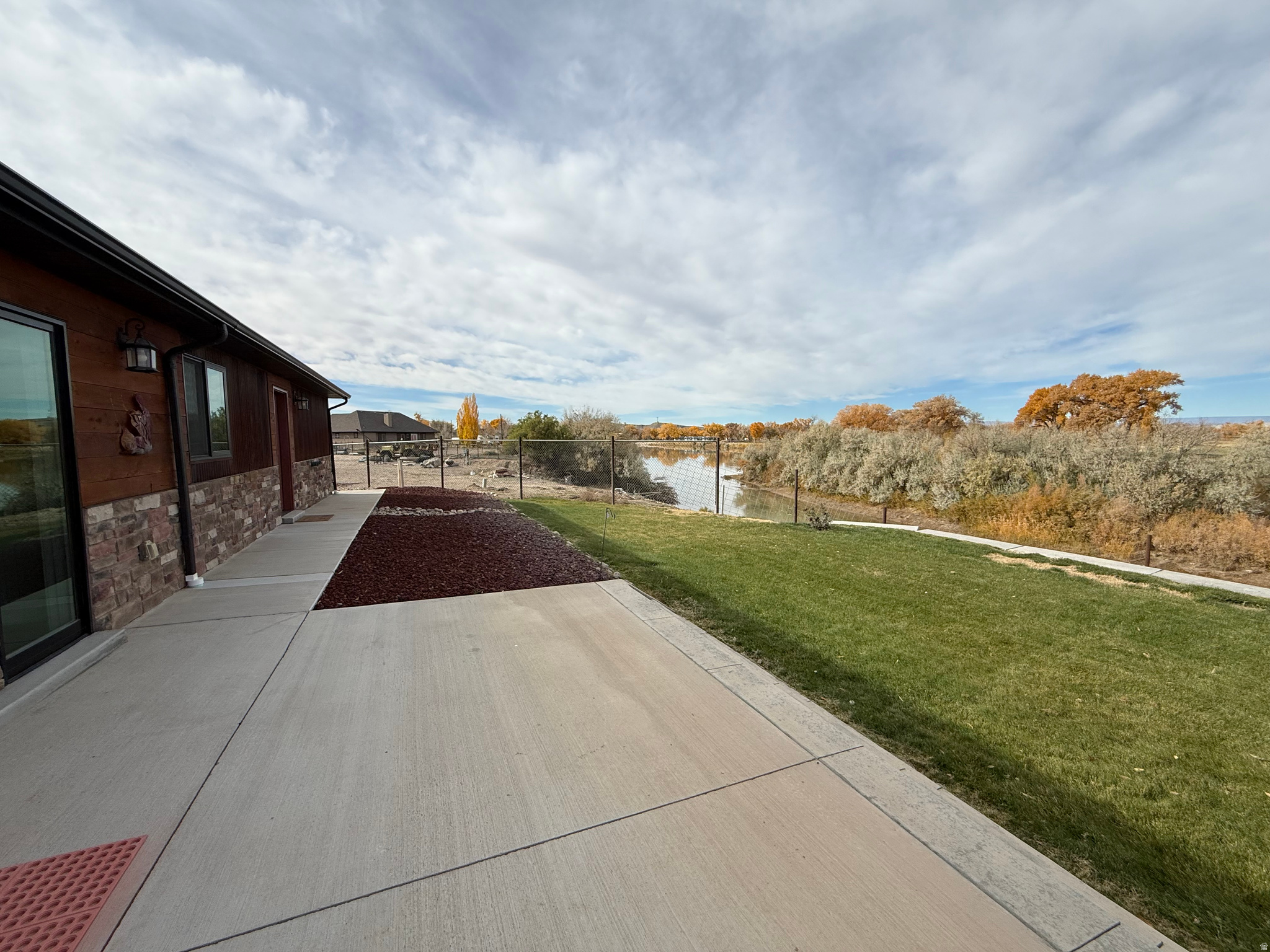 main property photo 22