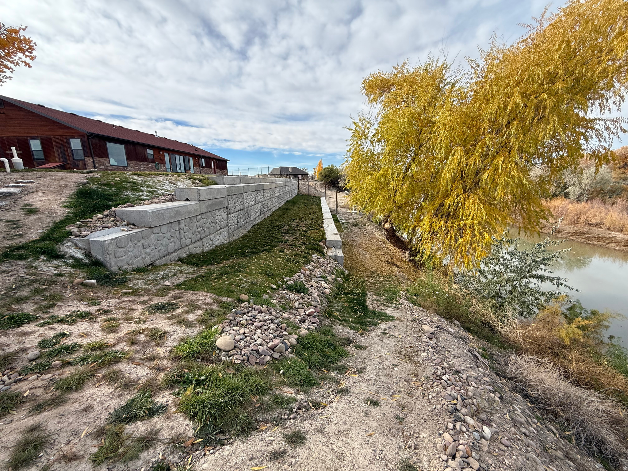 main property photo 33