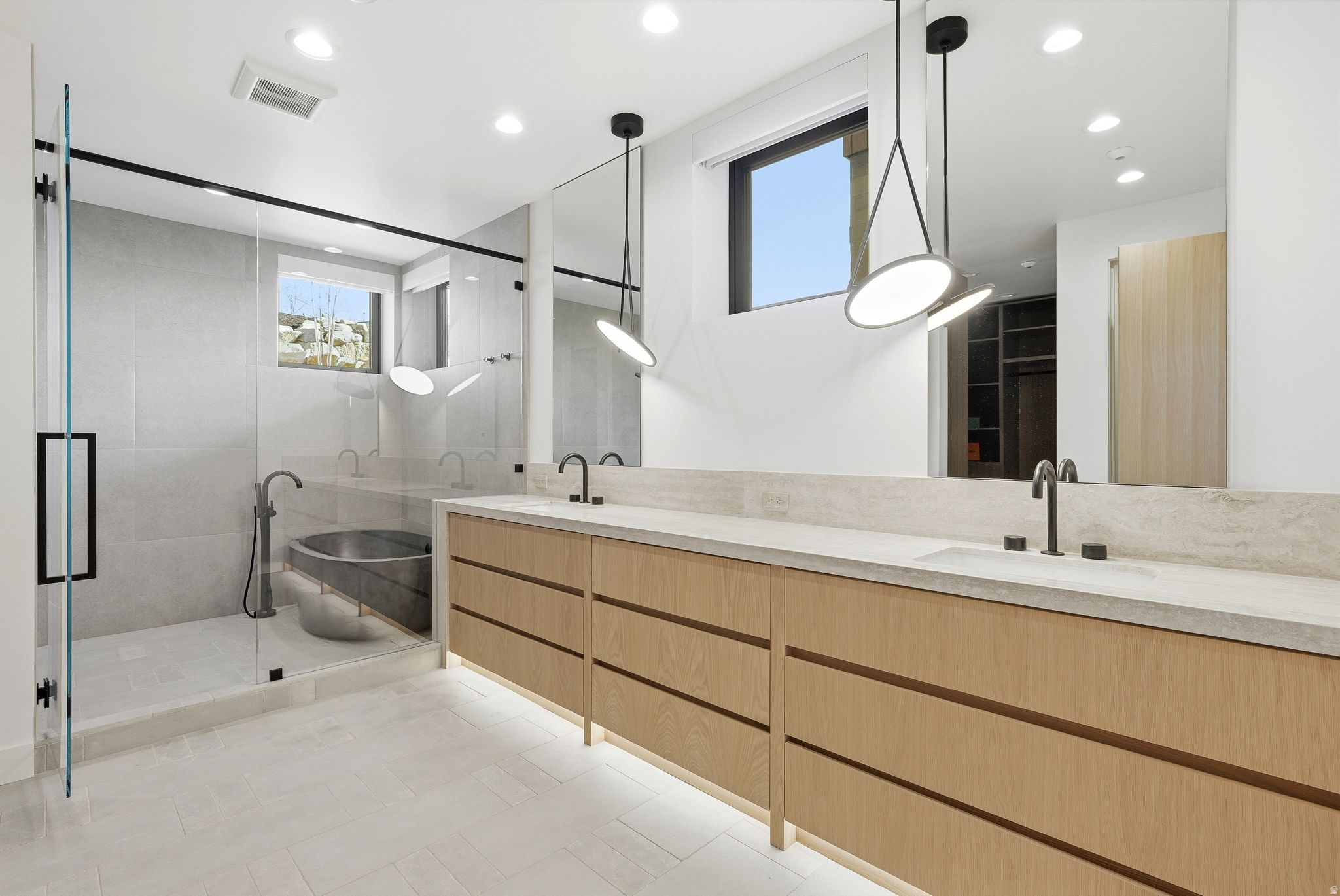 main property photo 89