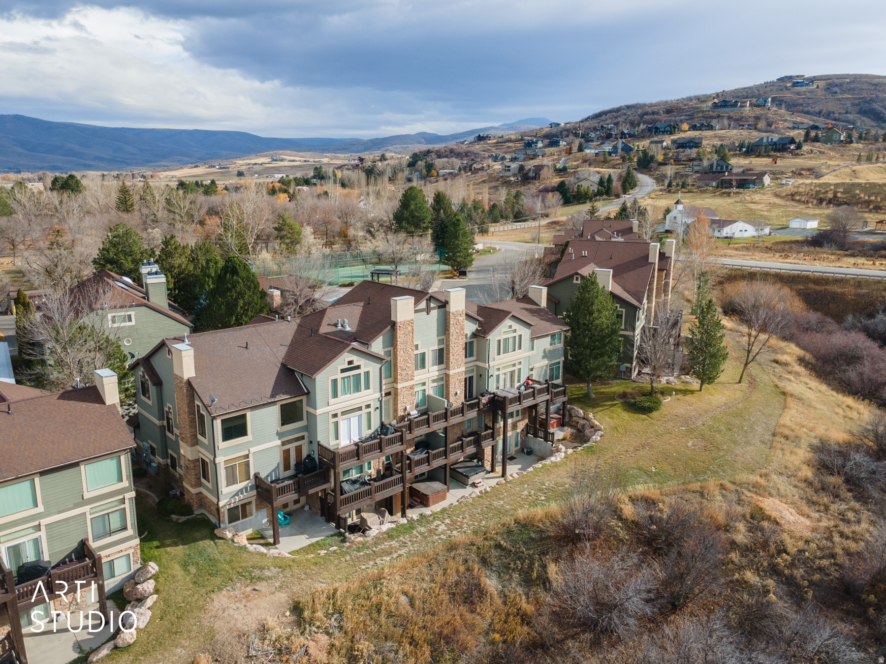 main property photo 30