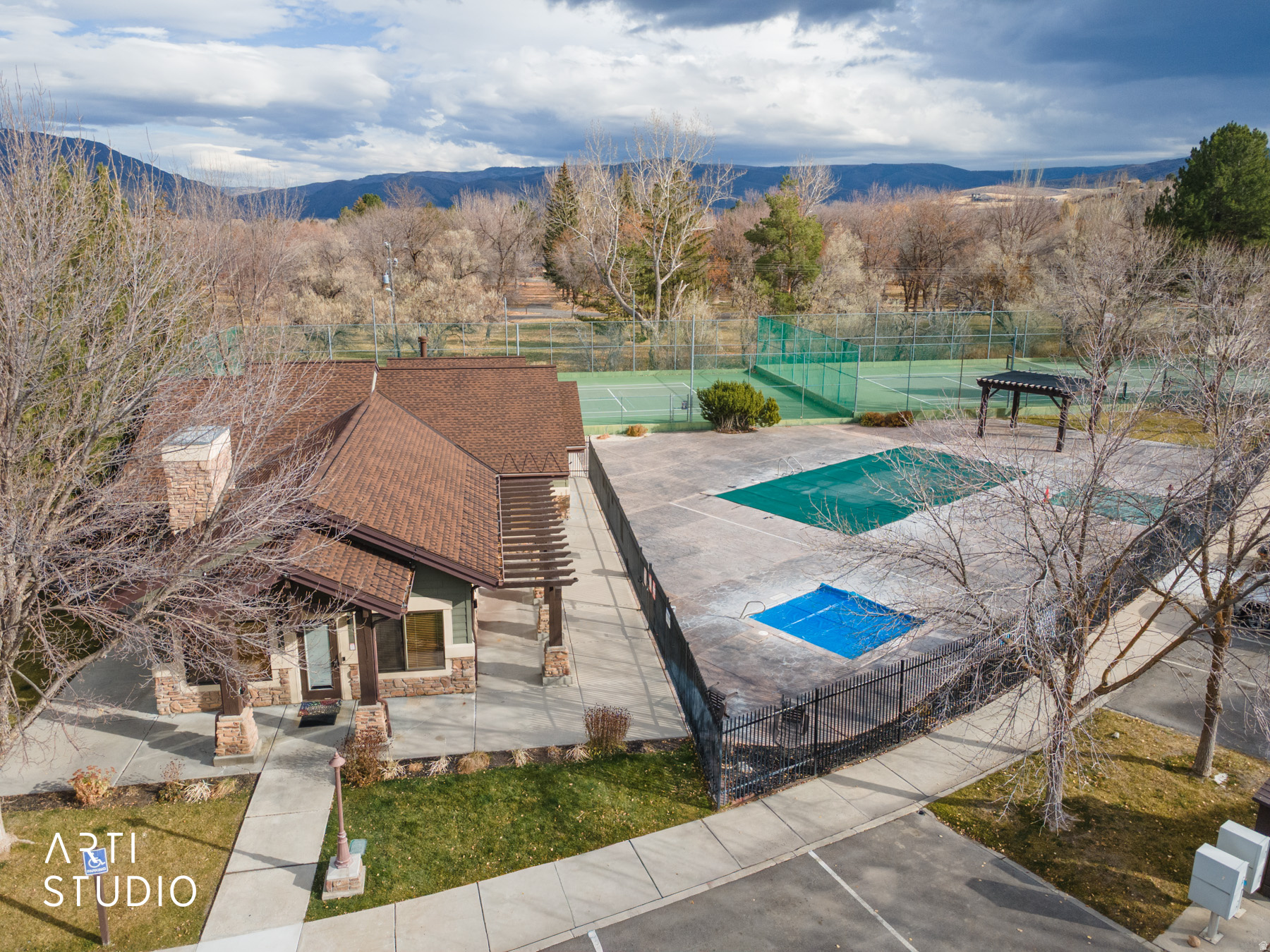 main property photo 34