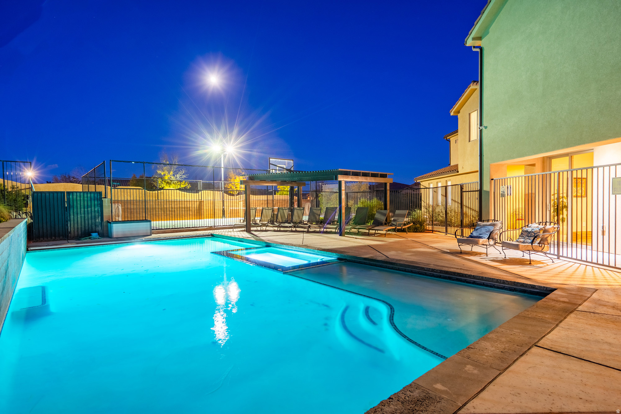main property photo 8