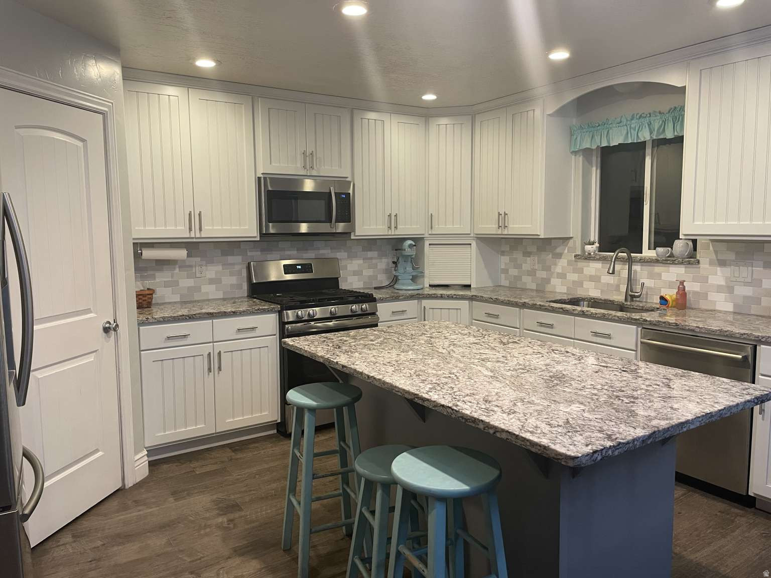 main property photo 14