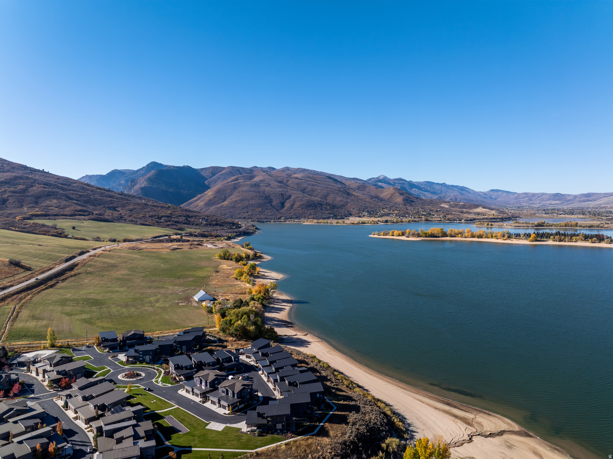 main property photo 40