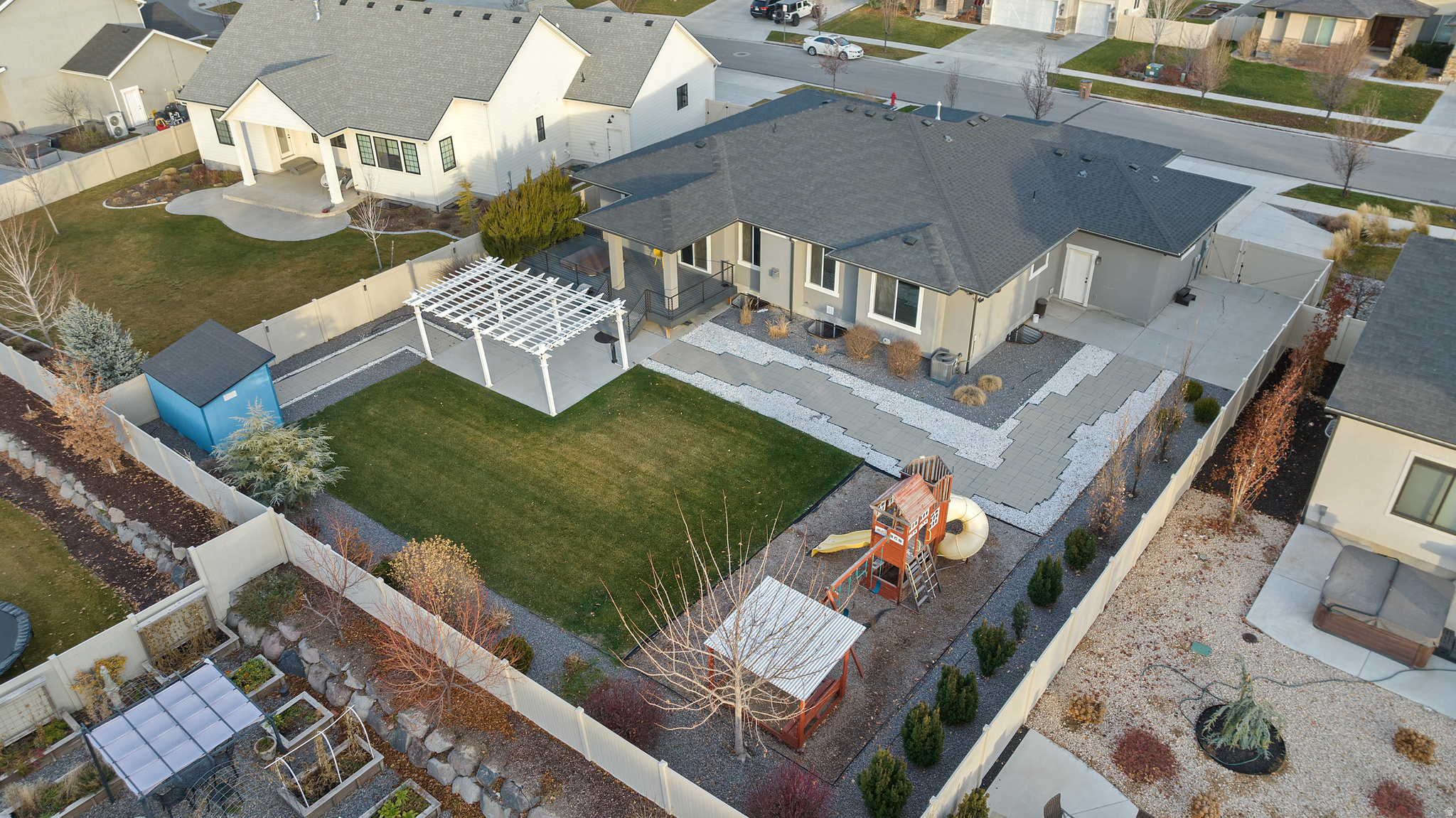 main property photo 30