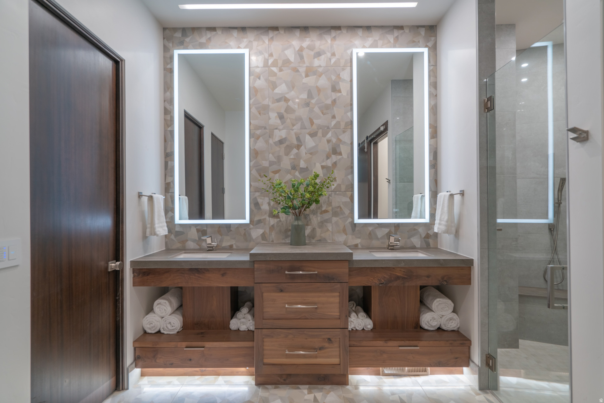 main property photo 78