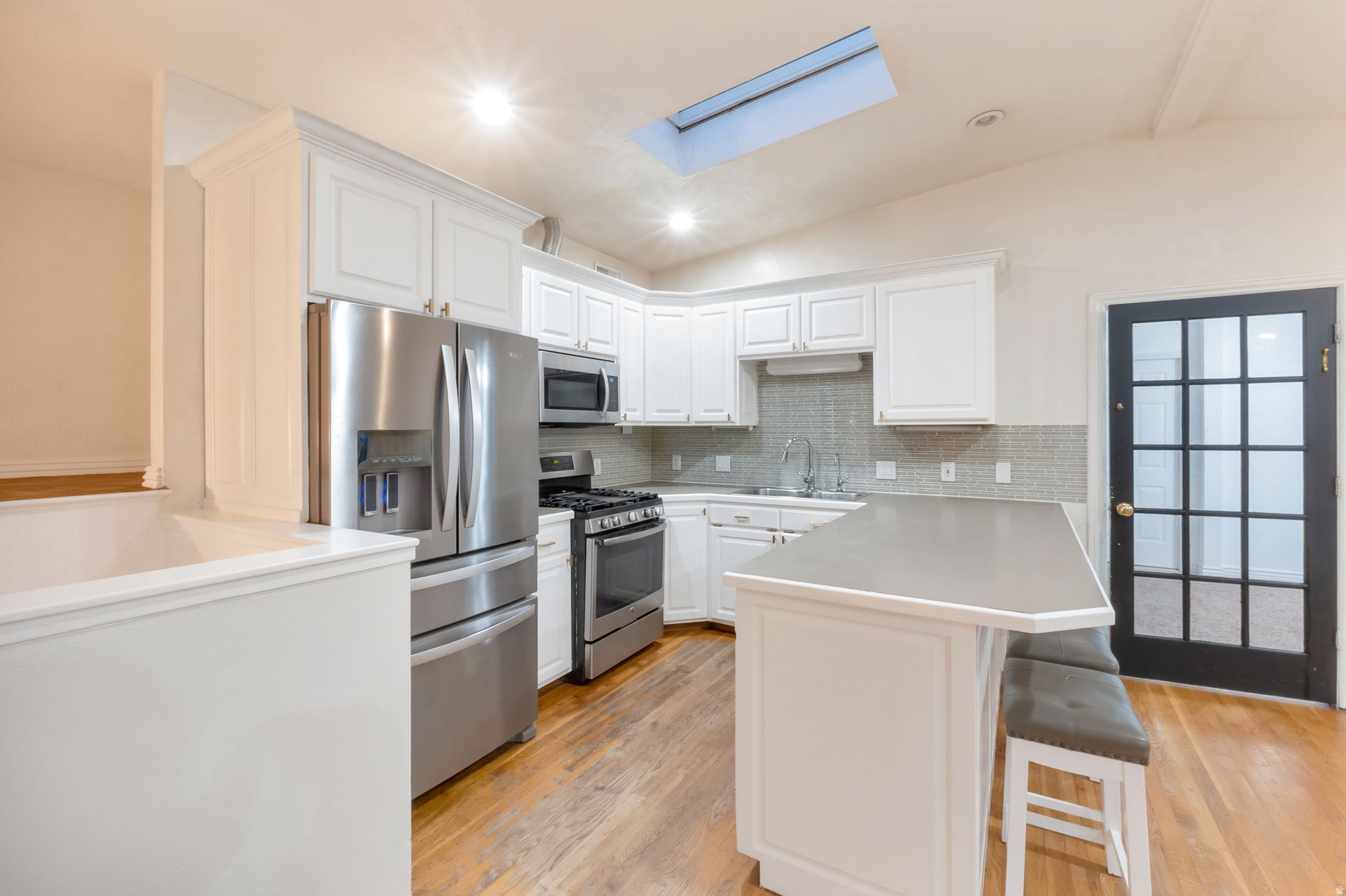 main property photo 11
